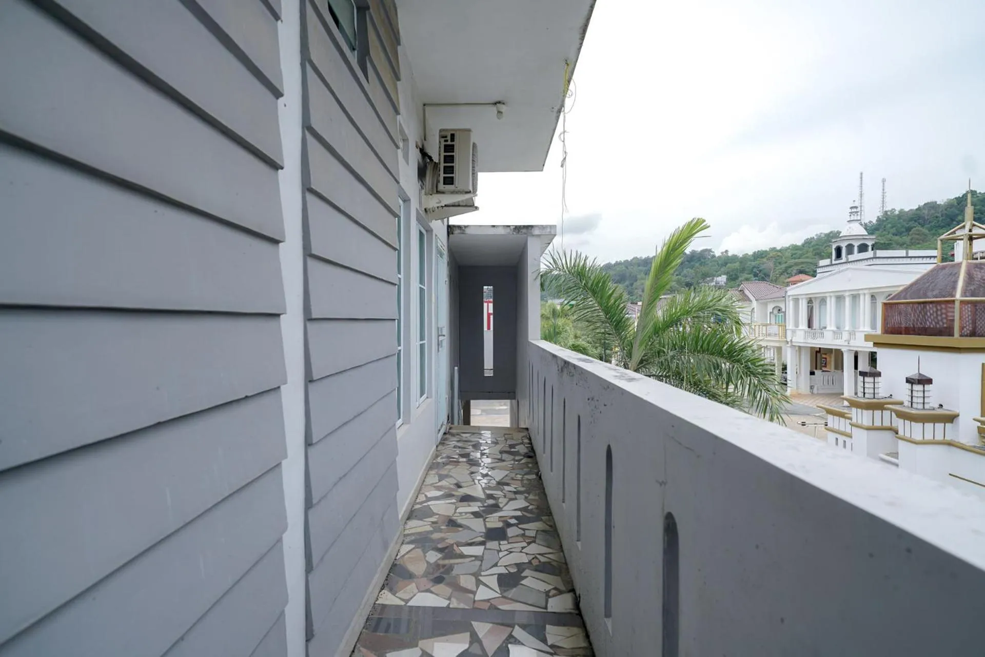 Property building in RedDoorz Syariah near RS Awal Bros Batam