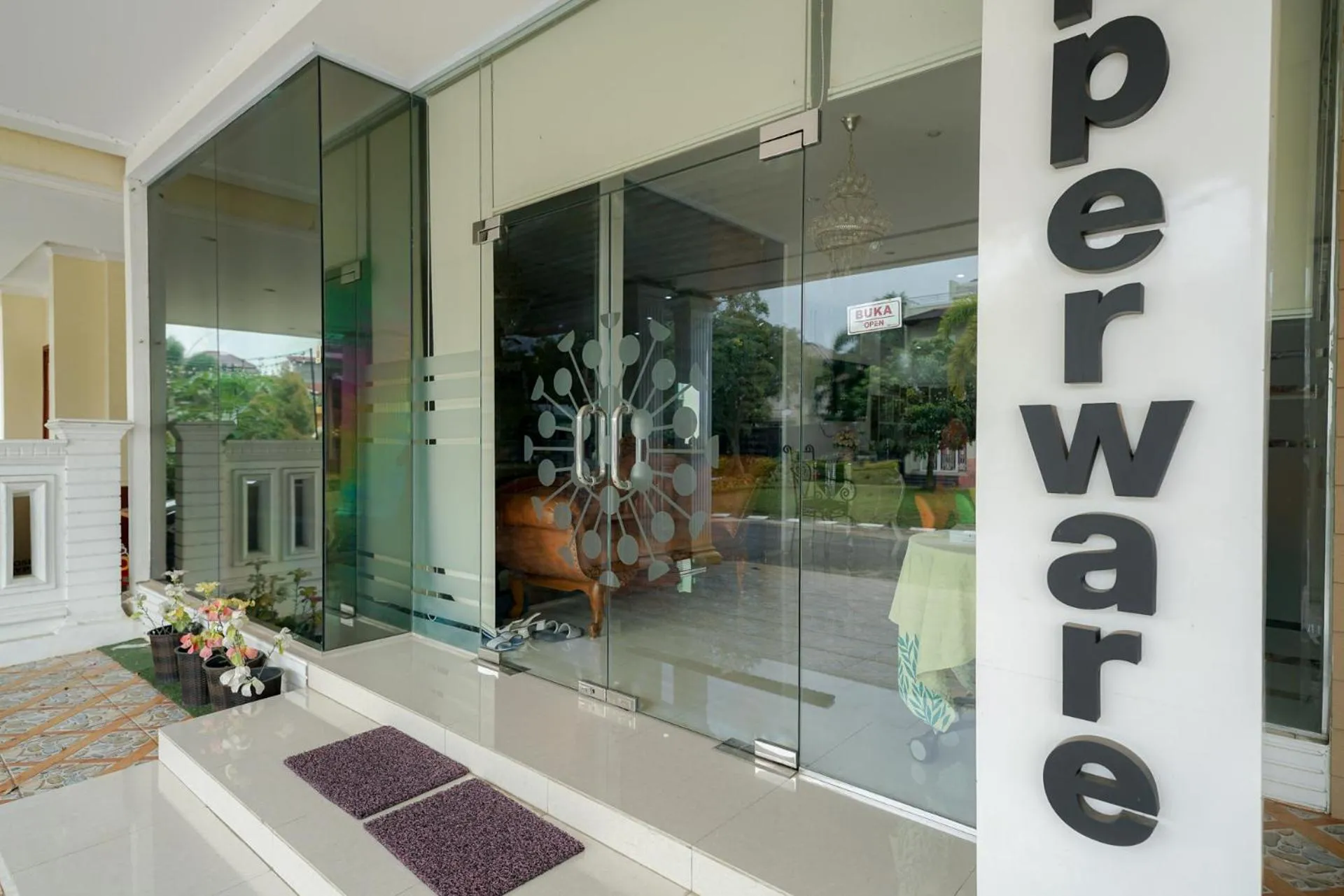 Facade/entrance in RedDoorz Syariah near RS Awal Bros Batam