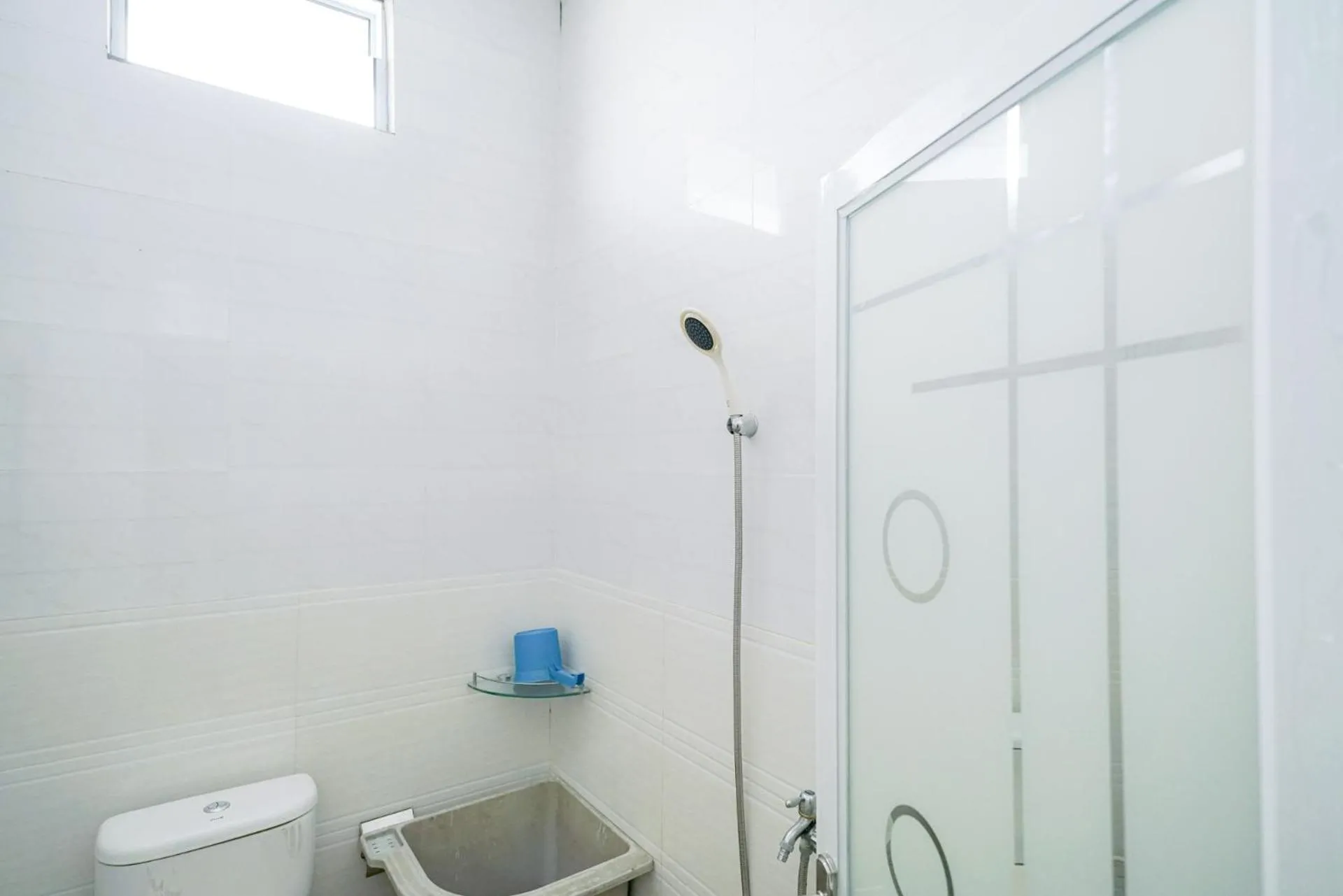 Bathroom in RedDoorz Syariah near RS Awal Bros Batam