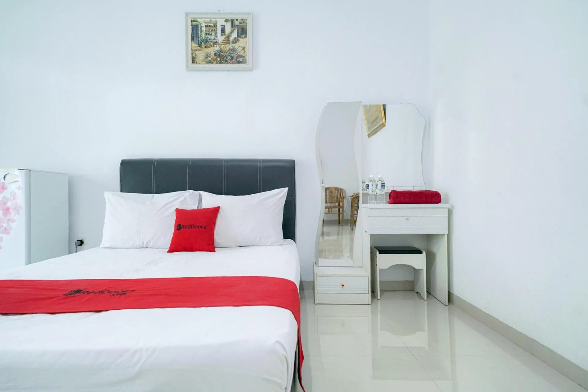 Bedroom, Bed in RedDoorz Syariah near RS Awal Bros Batam