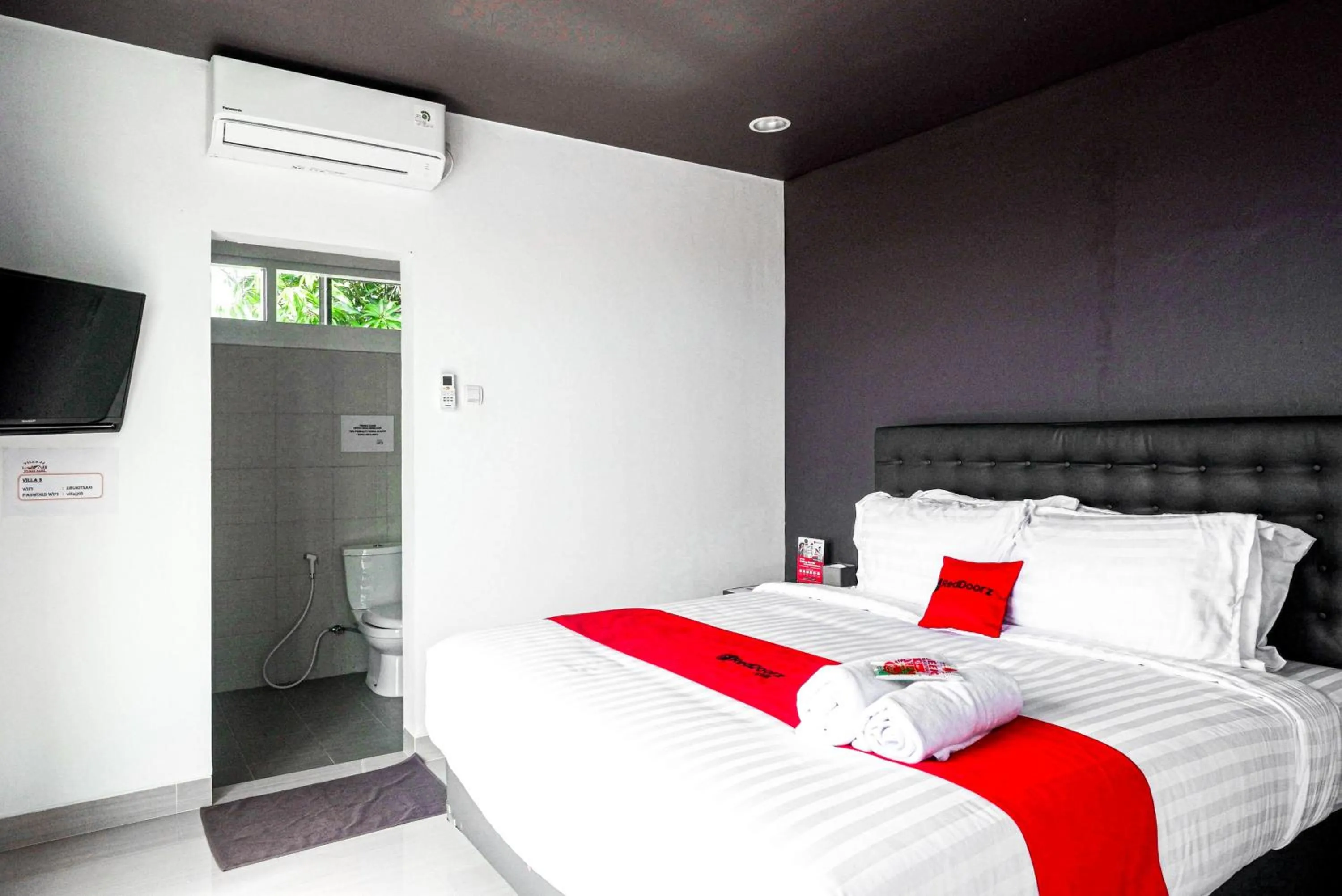 Bedroom, Bed in RedDoorz near Bukitsari Semarang