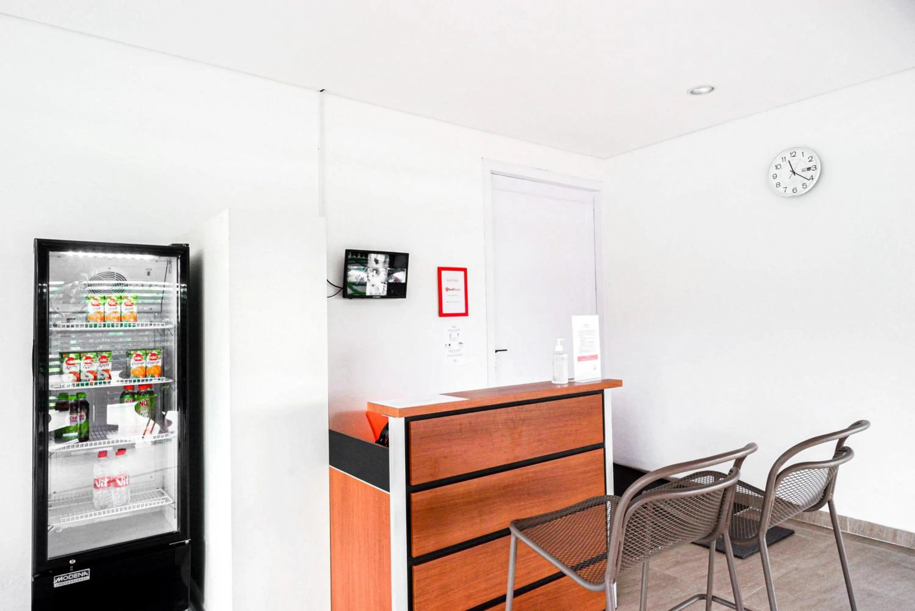 Lobby or reception in RedDoorz near Bukitsari Semarang