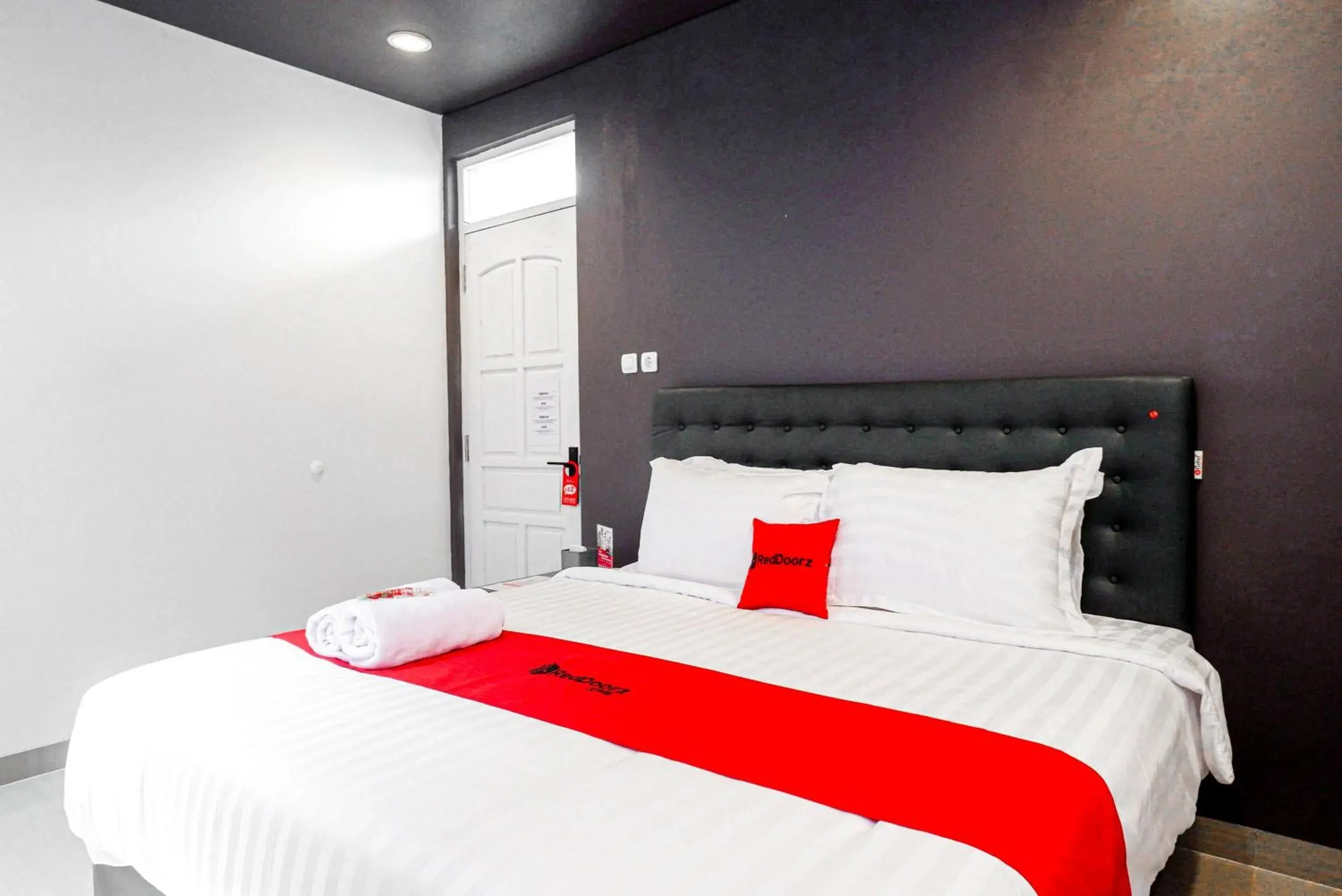 Bedroom, Bed in RedDoorz near Bukitsari Semarang Bedroom, Bed in RedDoorz near Bukitsari Semarang