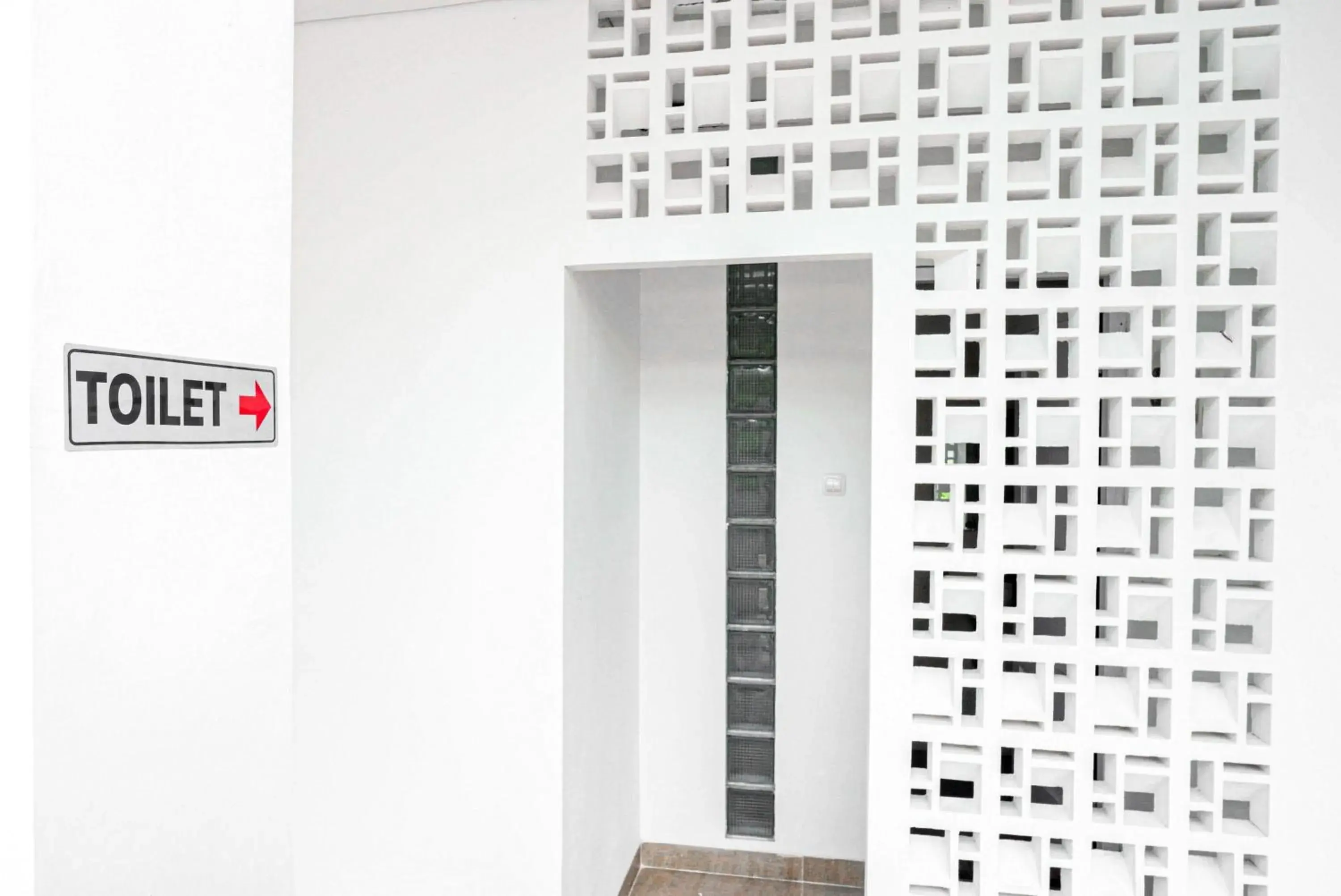 Property building in RedDoorz near Bukitsari Semarang Property building in RedDoorz near Bukitsari Semarang