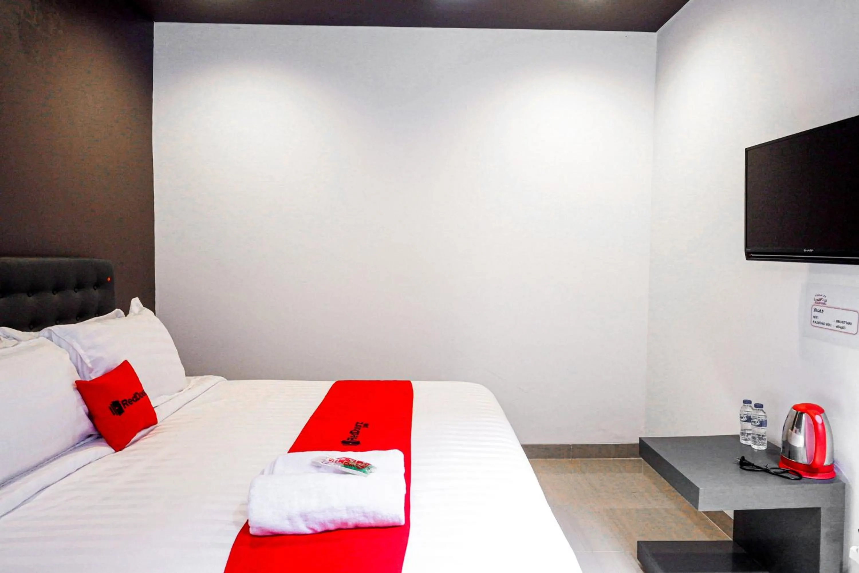 Bedroom, Bed in RedDoorz near Bukitsari Semarang