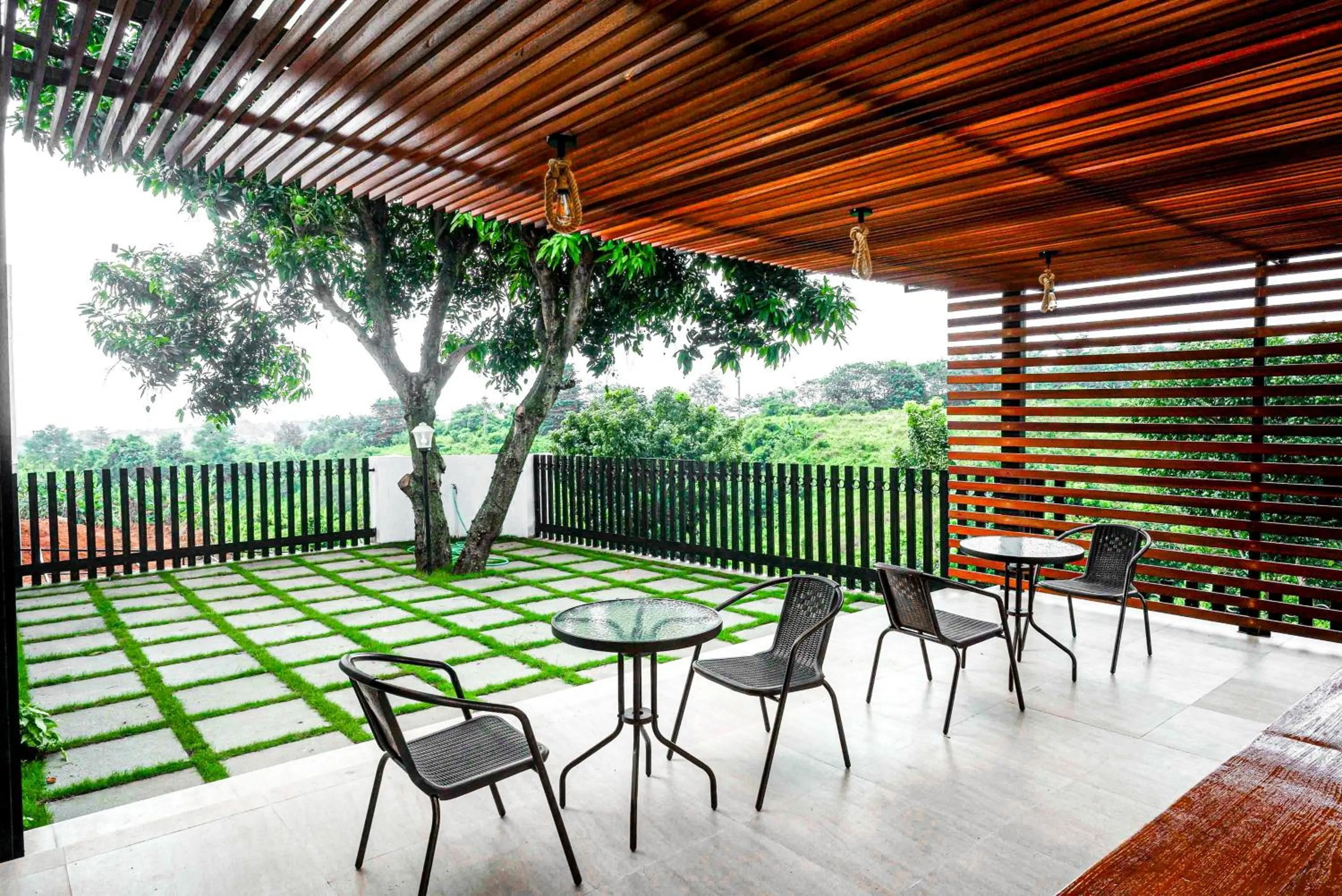 Seating area in RedDoorz near Bukitsari Semarang