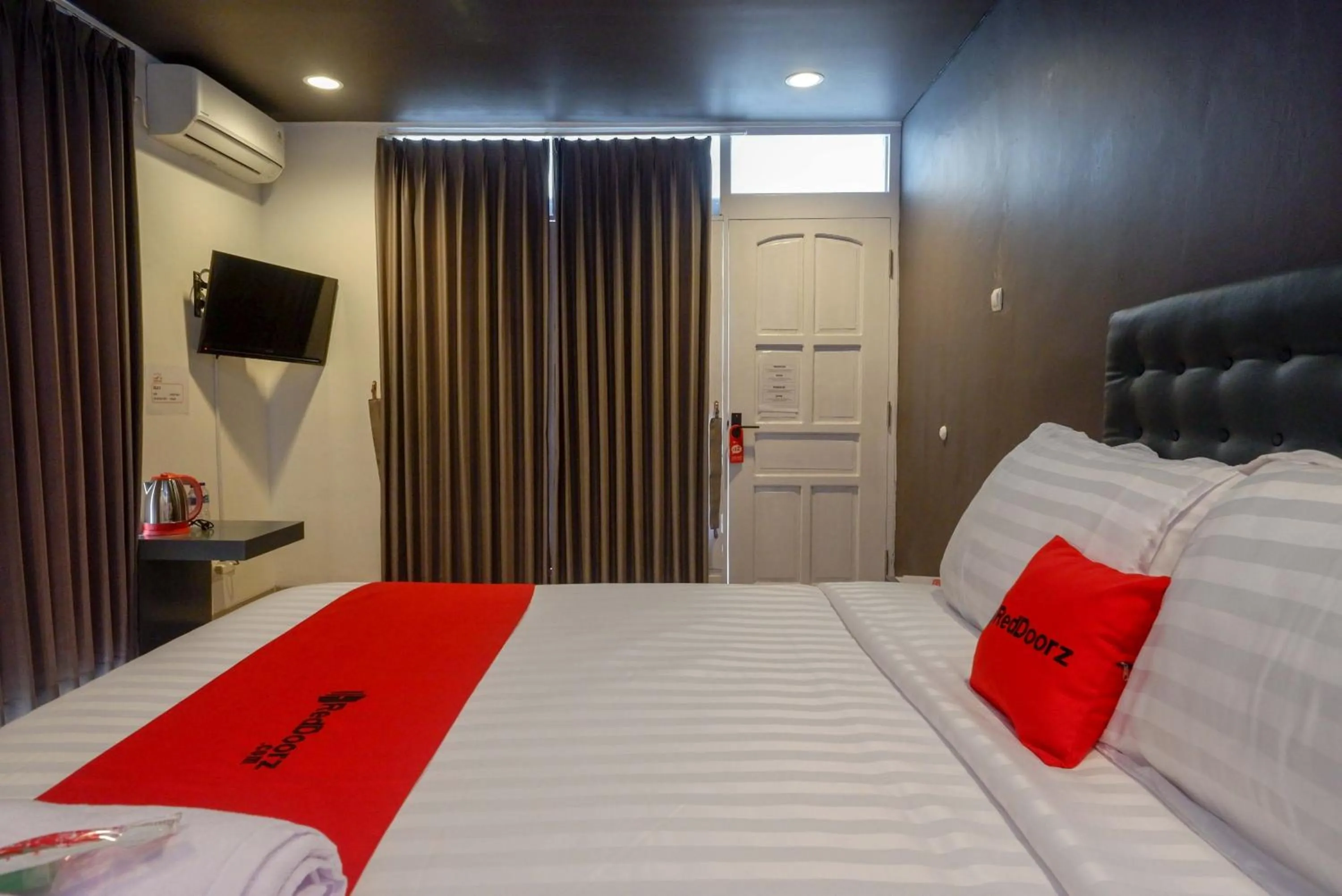 Bed in RedDoorz near Bukitsari Semarang