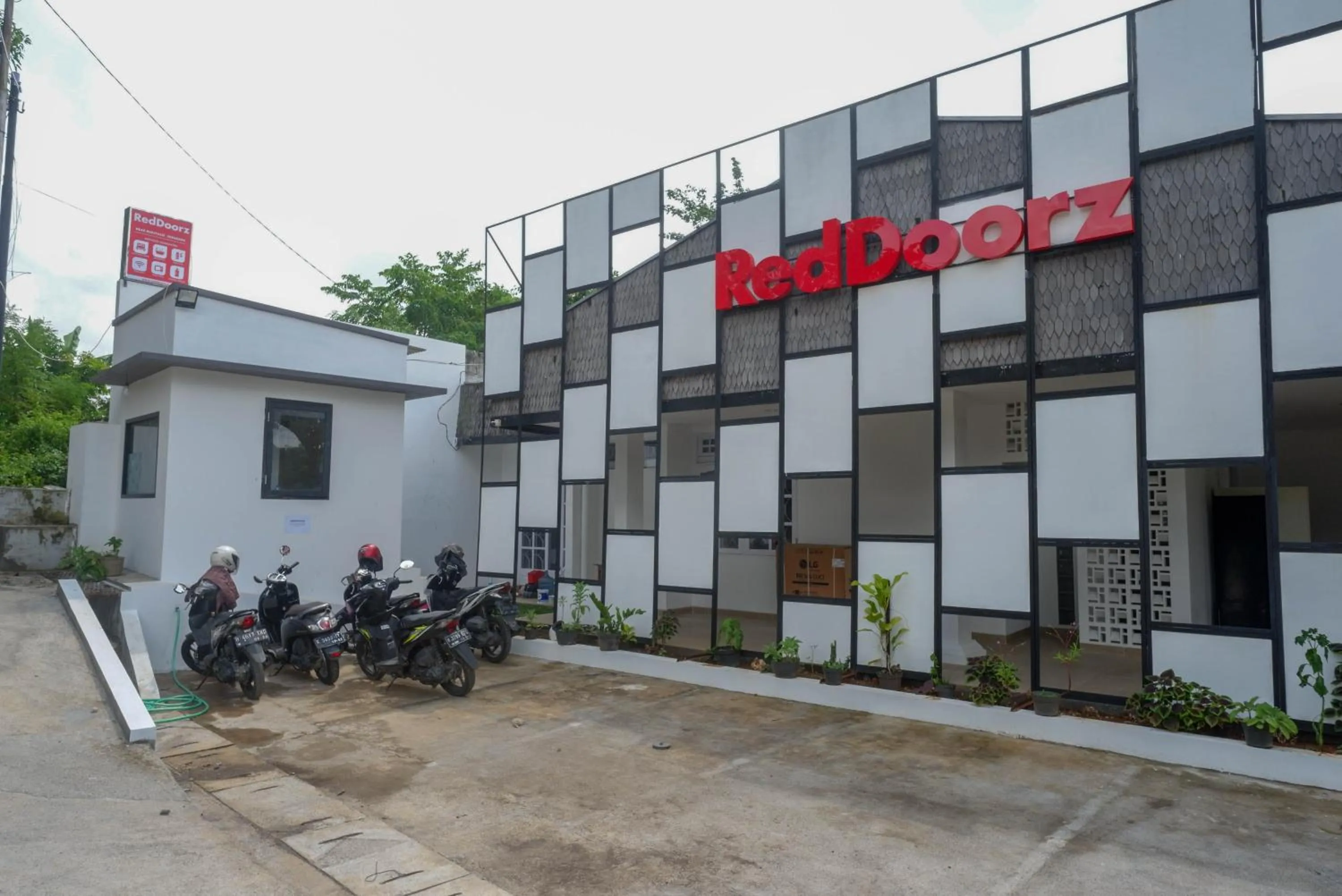 RedDoorz near Bukitsari Semarang