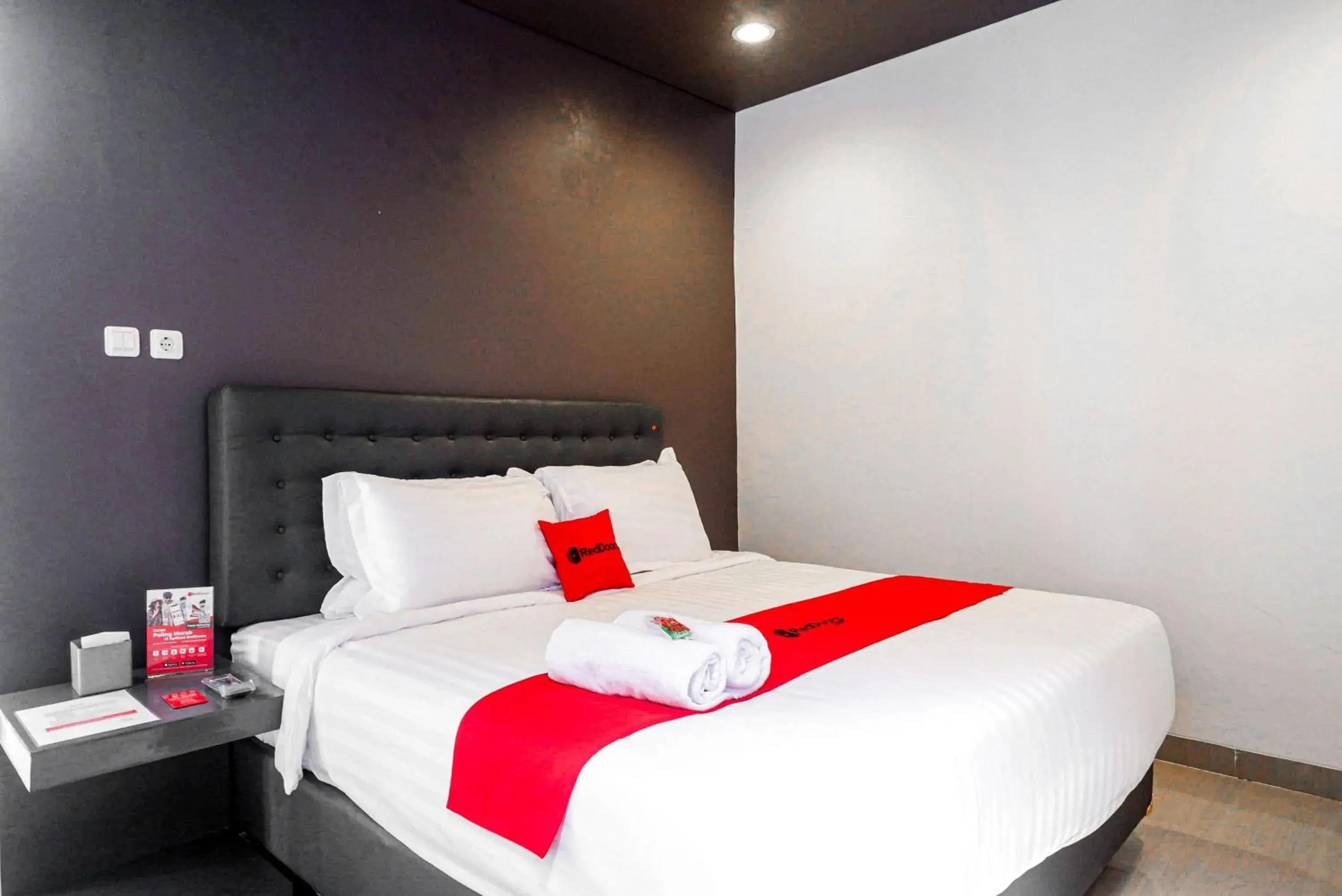 Bedroom, Bed in RedDoorz near Bukitsari Semarang Bedroom, Bed in RedDoorz near Bukitsari Semarang