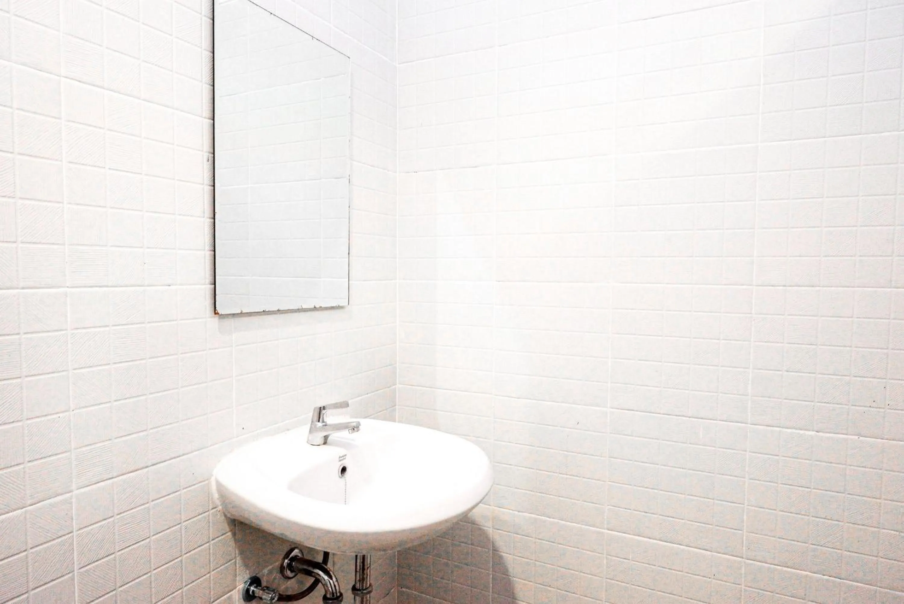 Bathroom in RedDoorz near Bukitsari Semarang