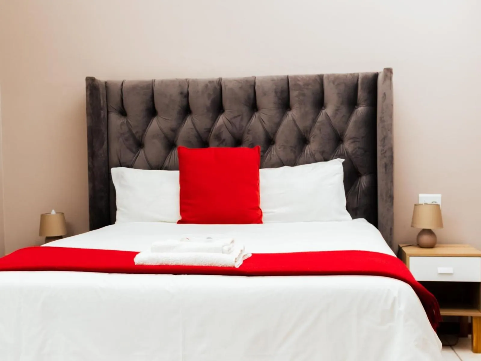 Bed in Ngwenya City Hotel