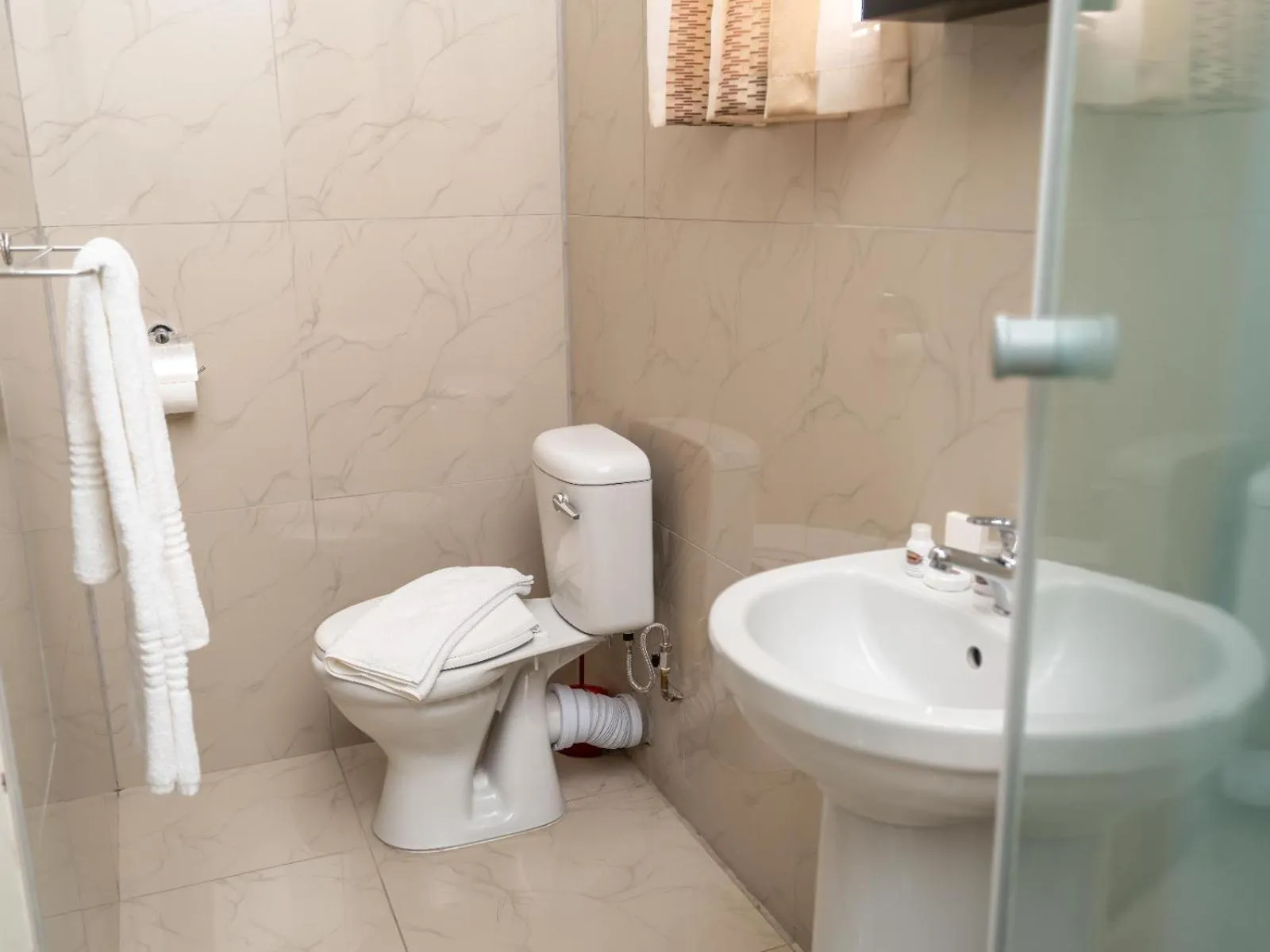 Bathroom in Ngwenya City Hotel