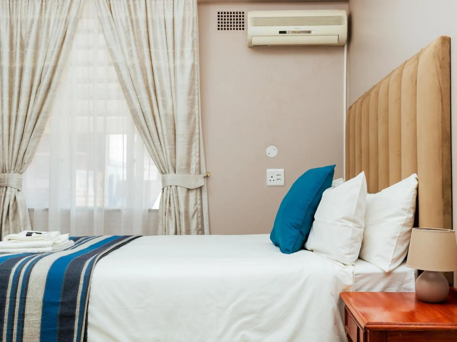 Photo of the whole room, Bed in Ngwenya City Hotel