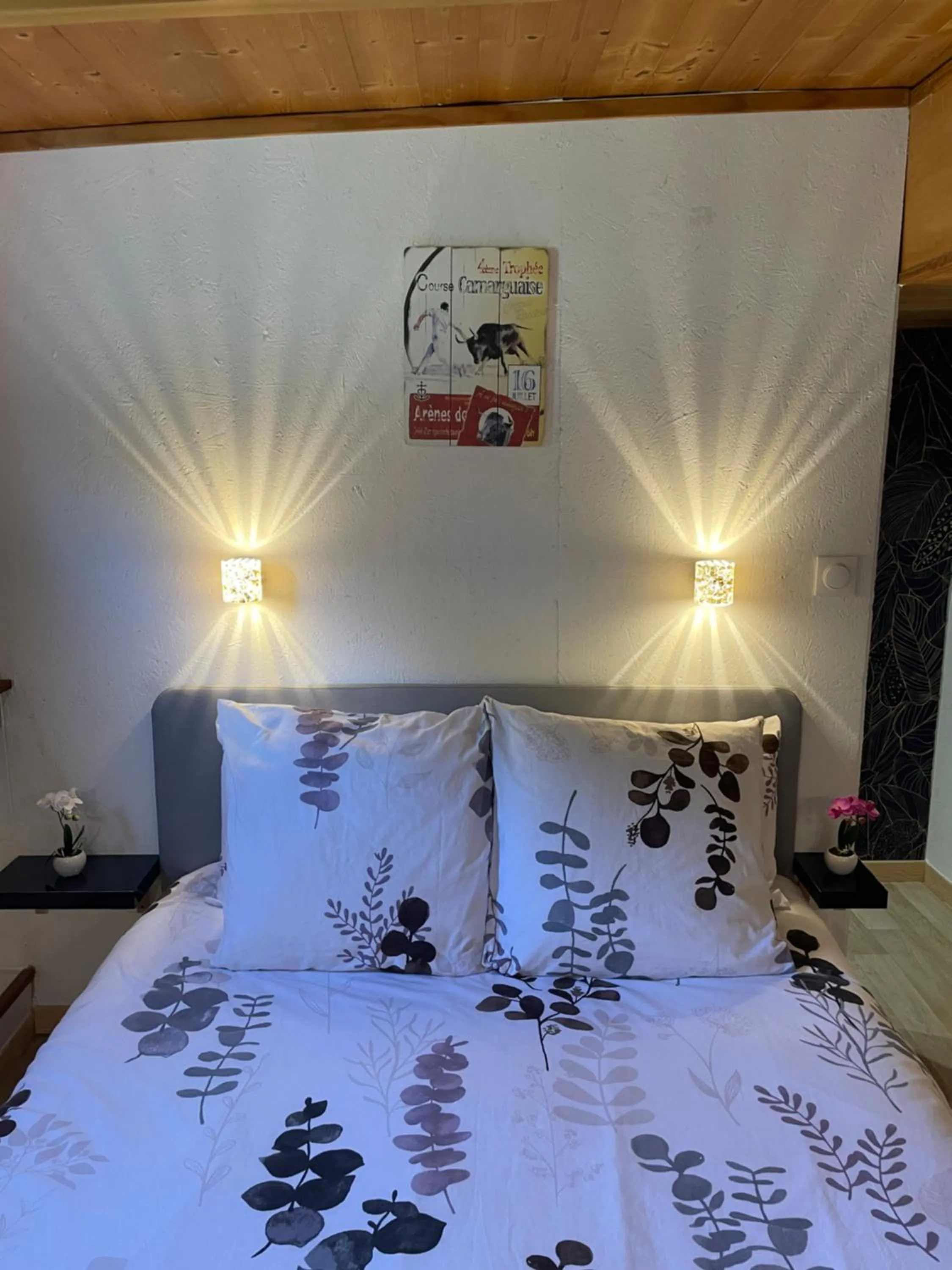 Bed in Péniche Le Pescalune - Chambre d'hôtes