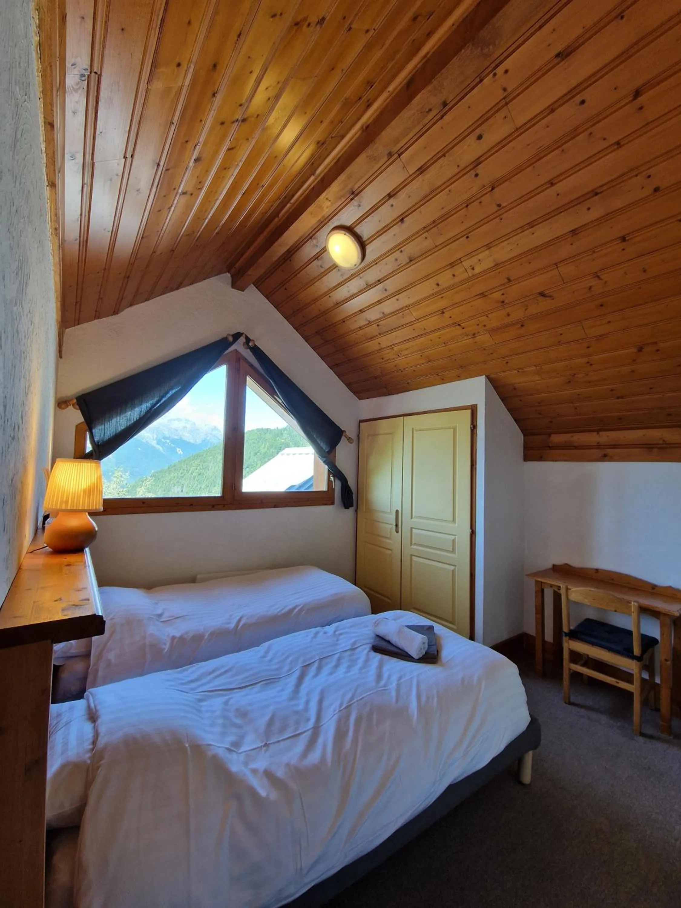 Bed in Chalet Beyond - Gelinotte