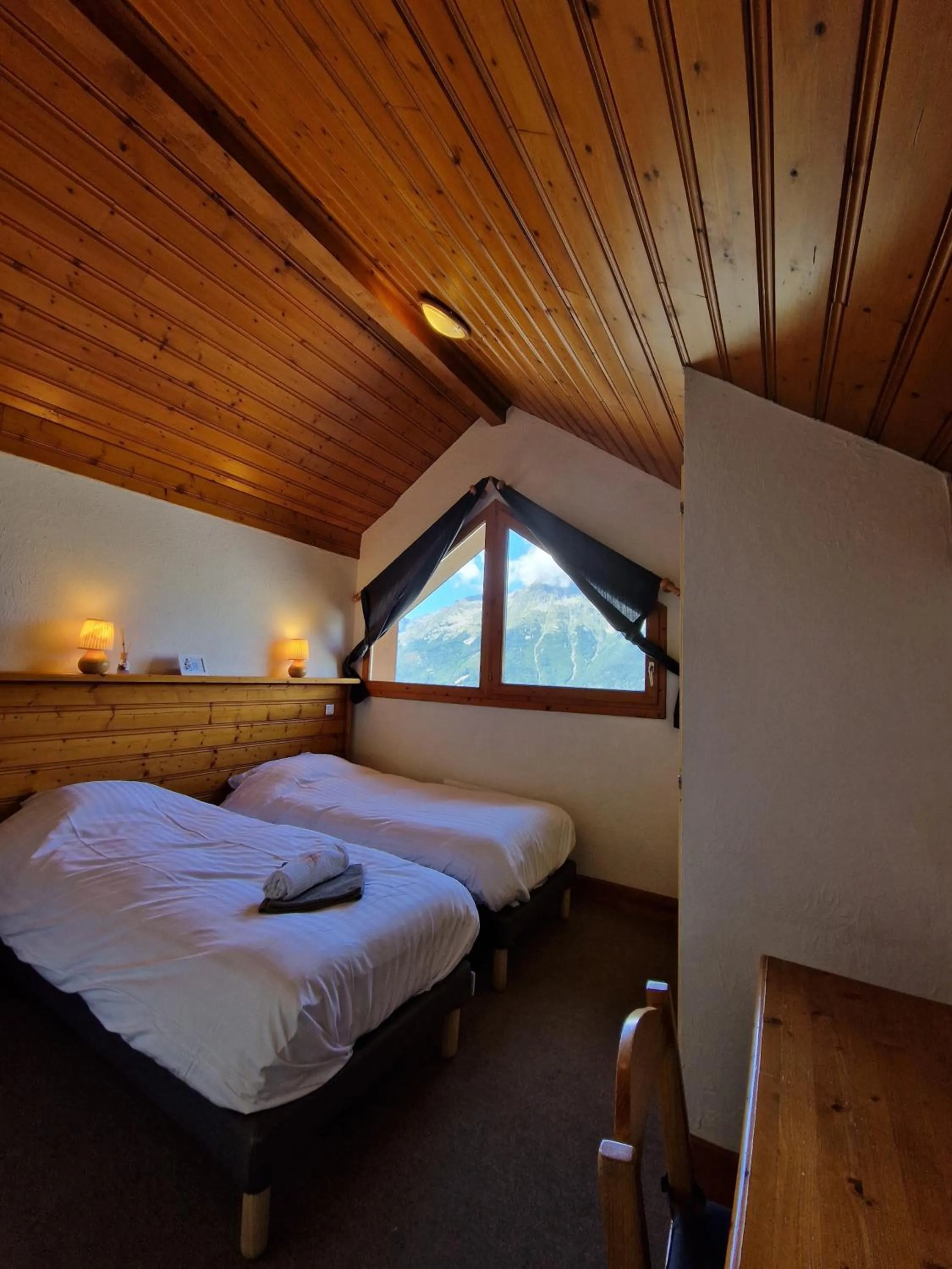 Bed in Chalet Beyond - Gelinotte