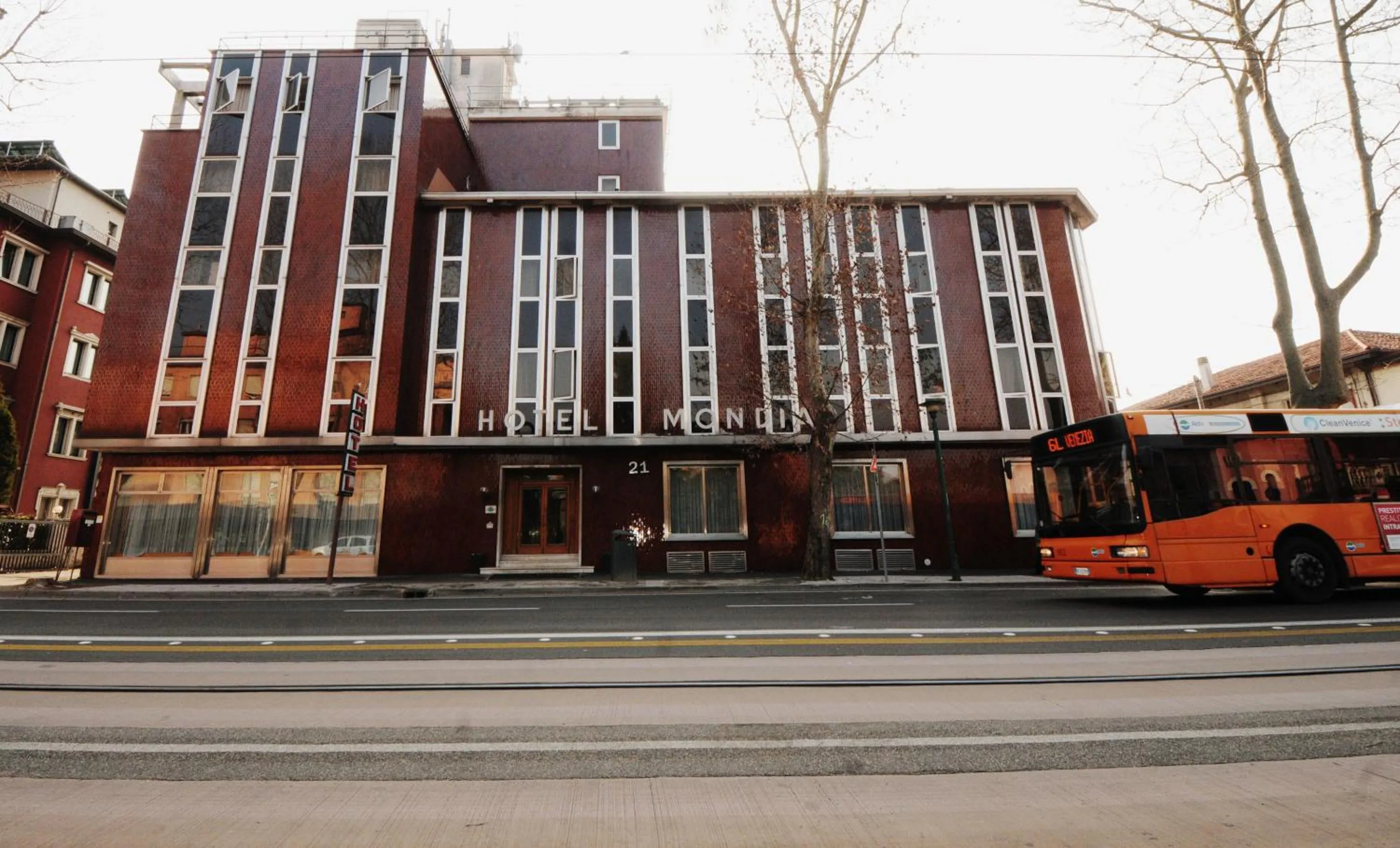 Facade/entrance in Hotel Mondial