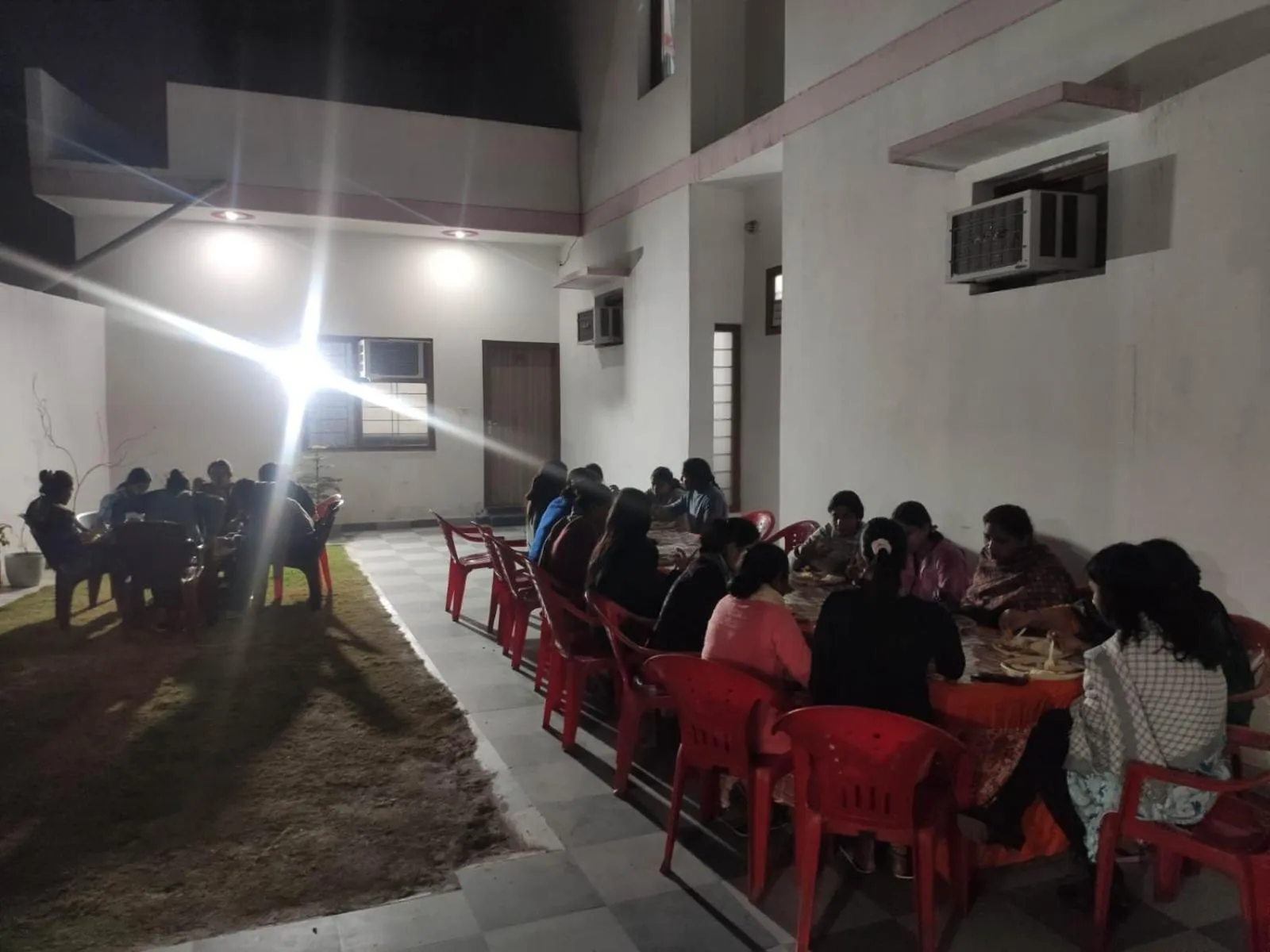 Restaurant/places to eat in Roop Niwas