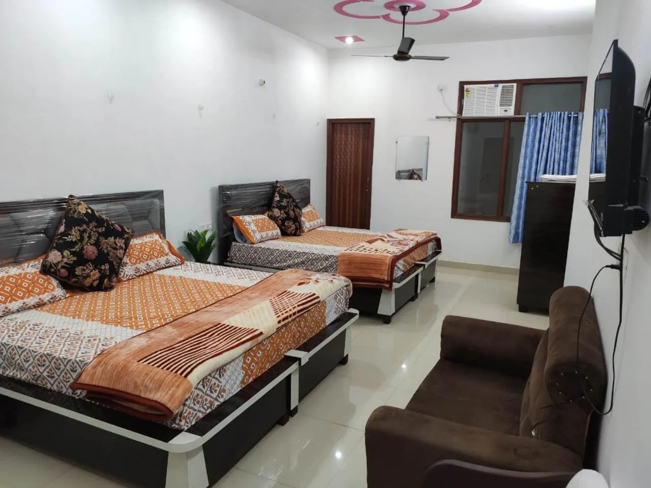 Property building, Bed in Roop Niwas