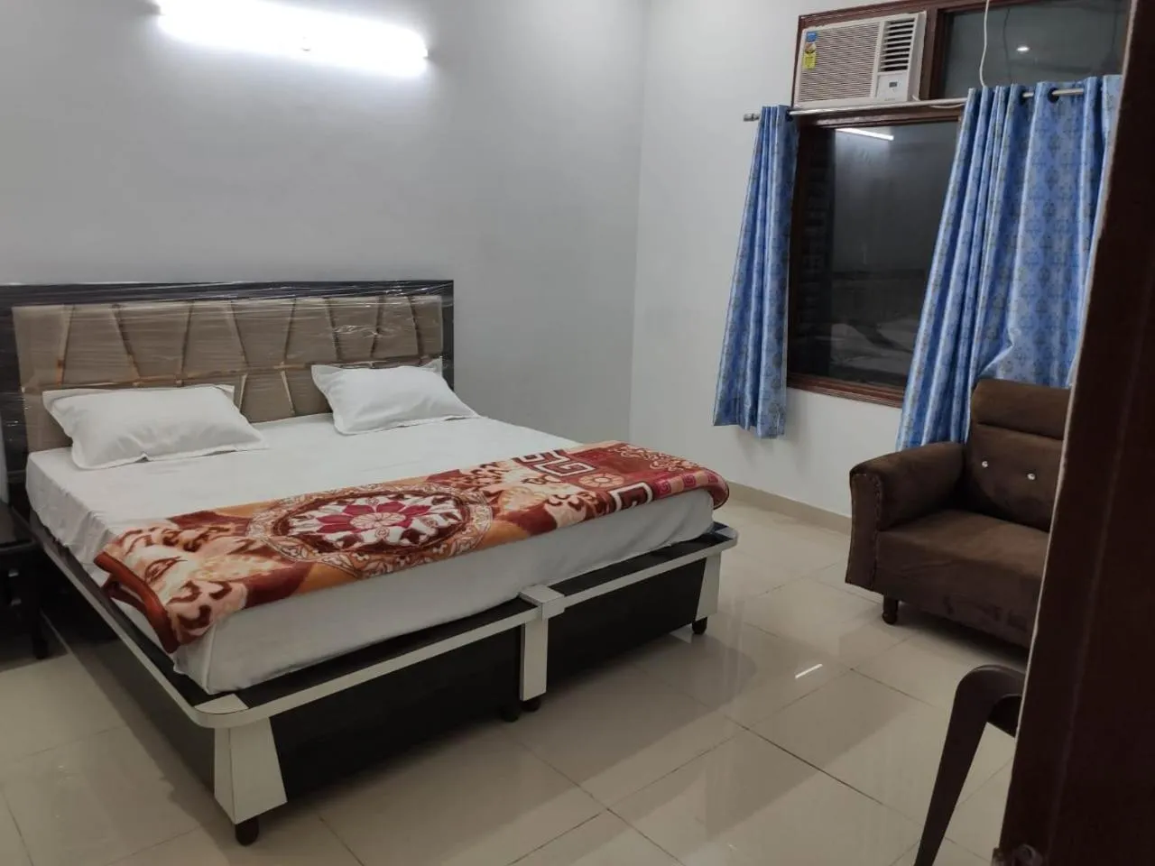 Property building, Bed in Roop Niwas