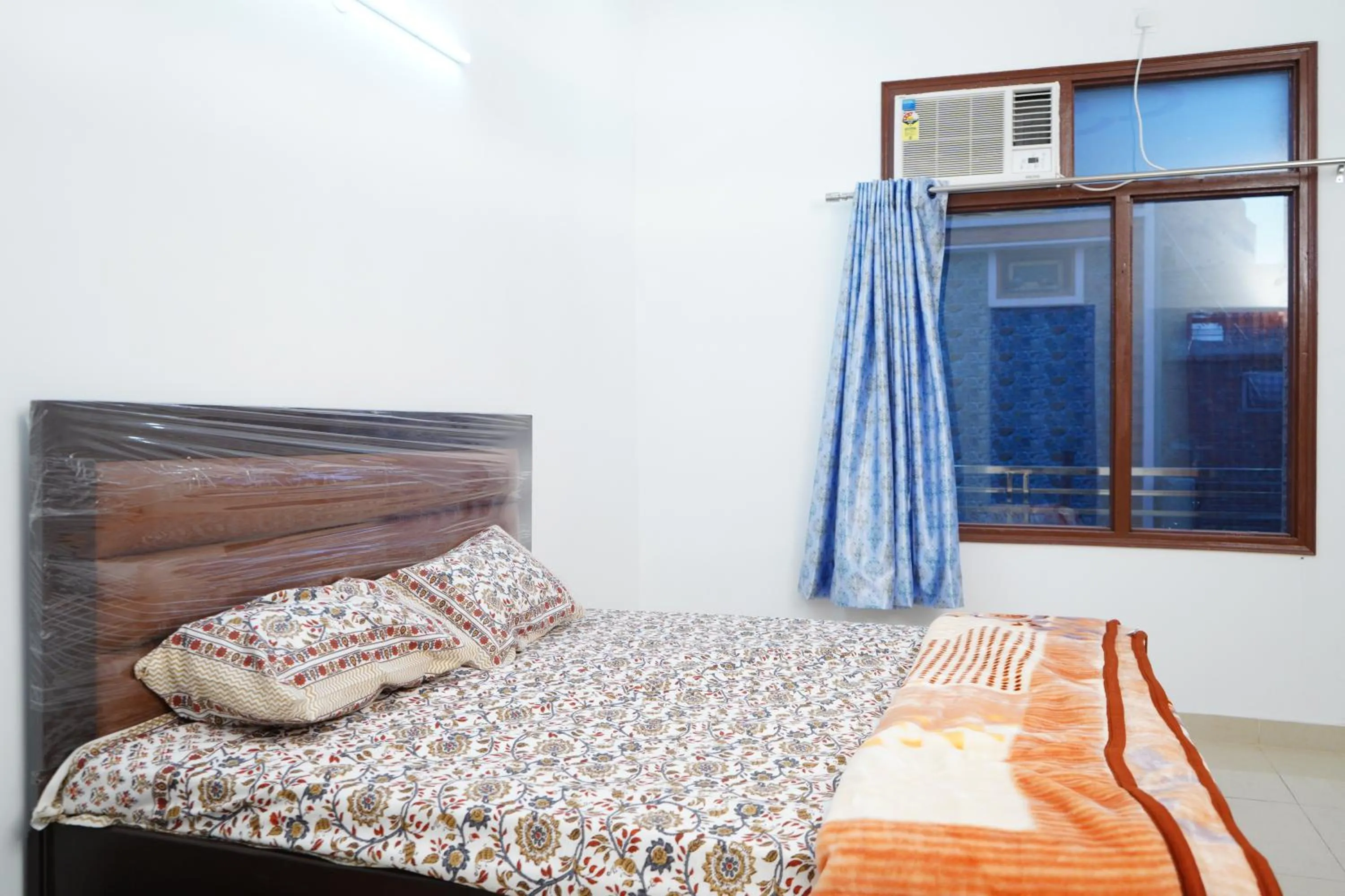 Bedroom, Bed in Roop Niwas