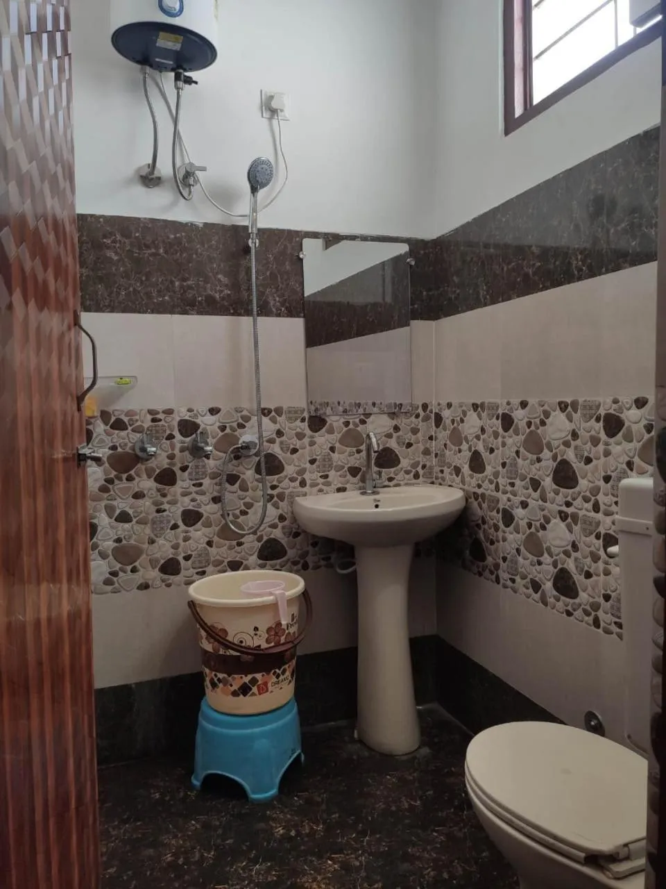 Toilet in Roop Niwas