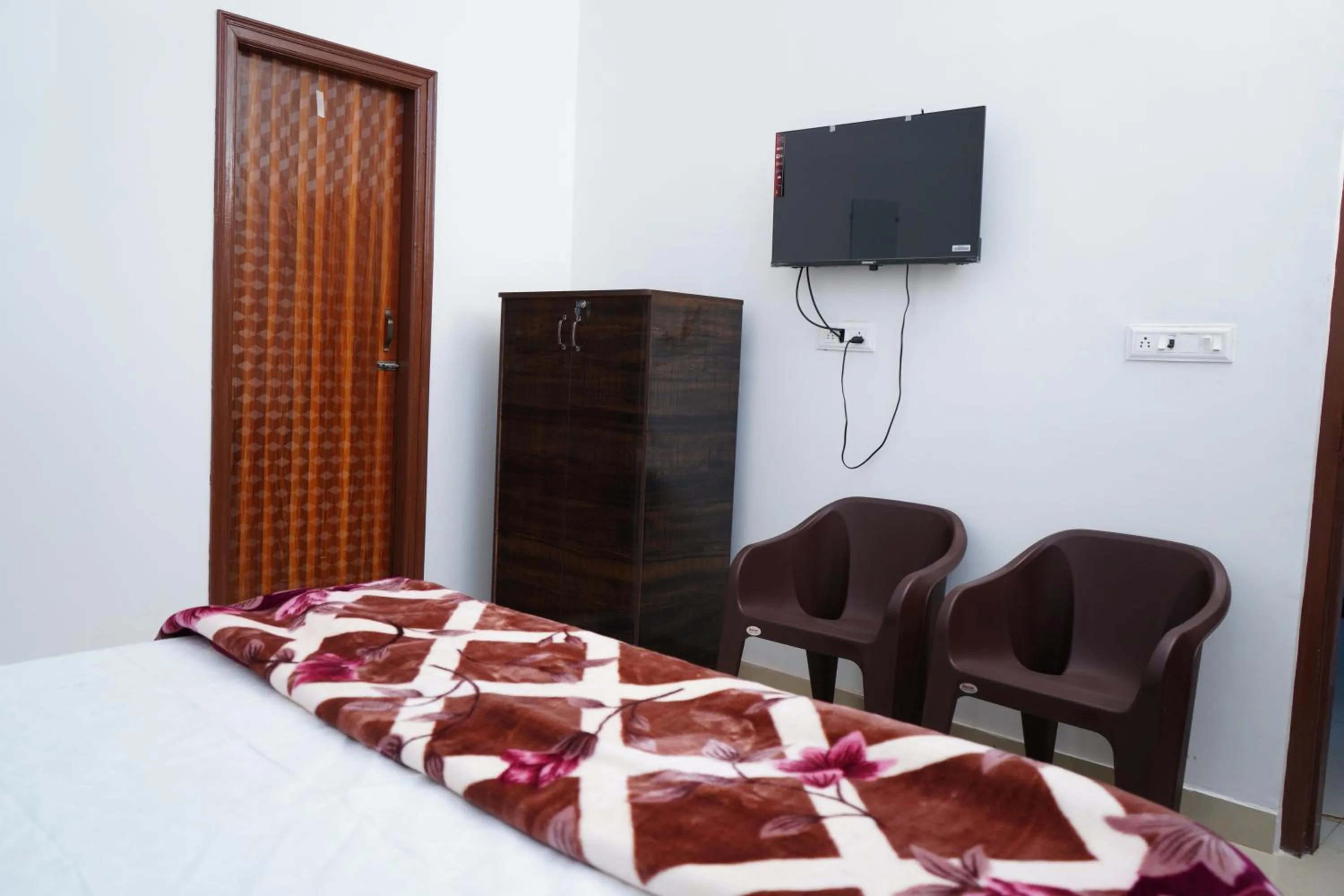 TV and multimedia, Bed in Roop Niwas