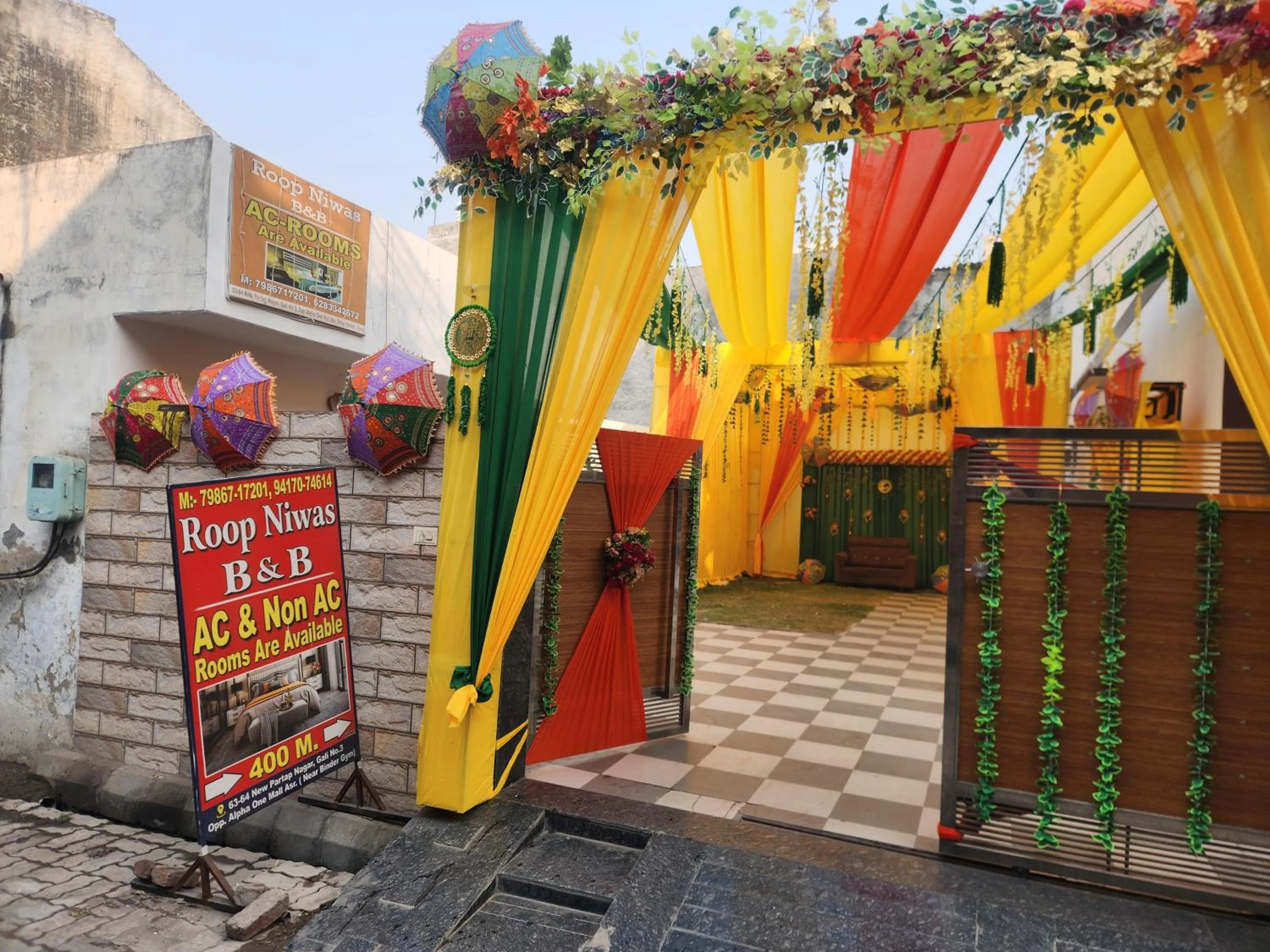 Facade/entrance in Roop Niwas