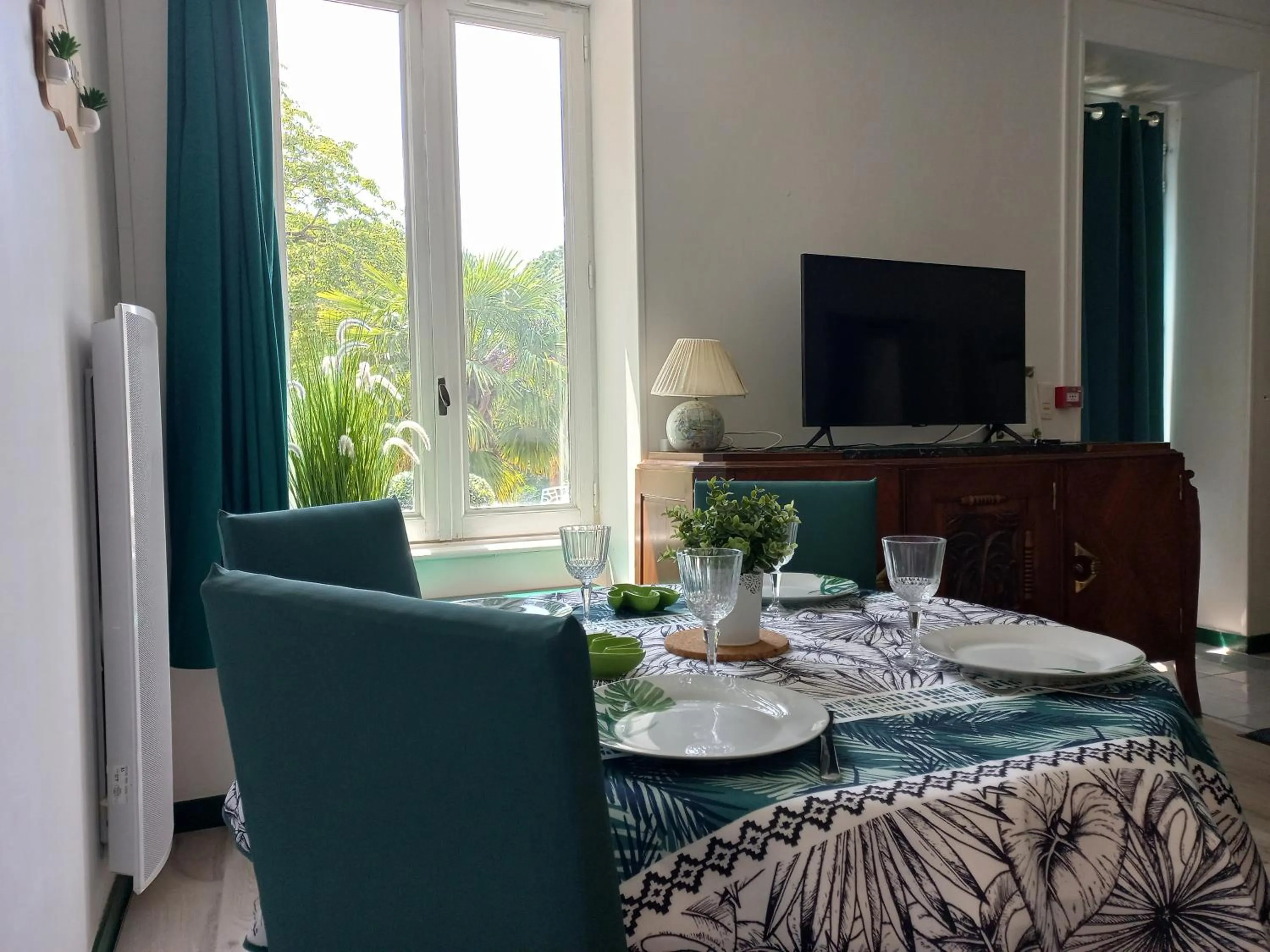 Dining area in Domaine de Fontsauzine - gîtes et chambre d'hôtes