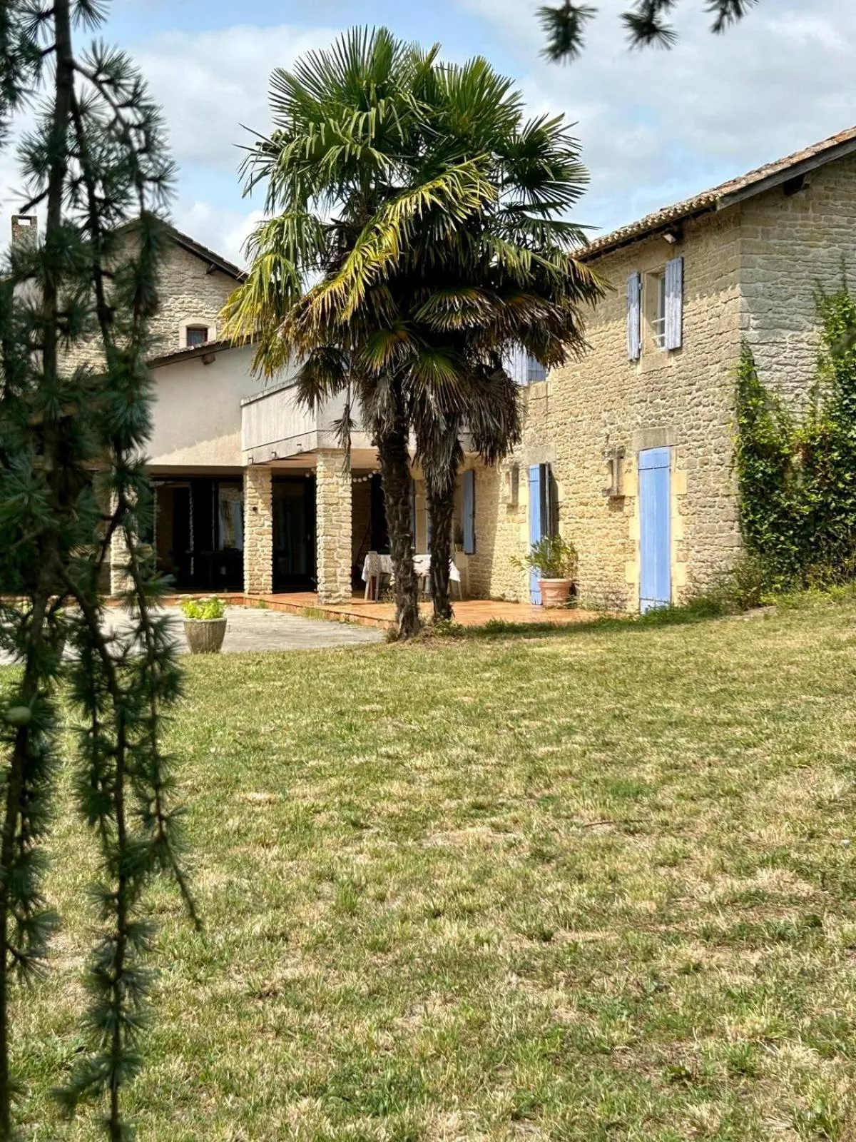 Patio in Domaine de Fontsauzine - gîtes et chambre d'hôtes