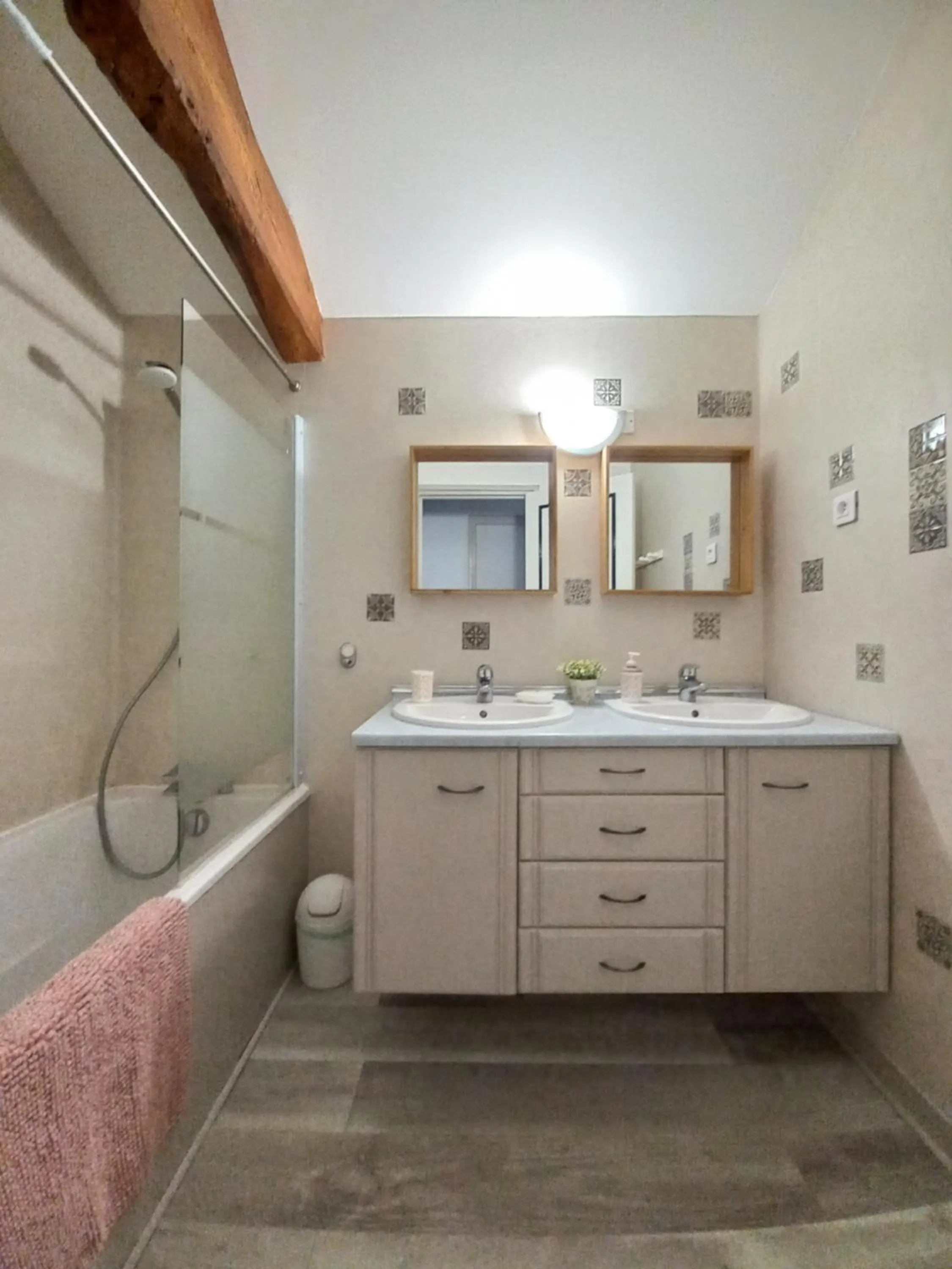 Bathroom in Domaine de Fontsauzine - gîtes et chambre d'hôtes