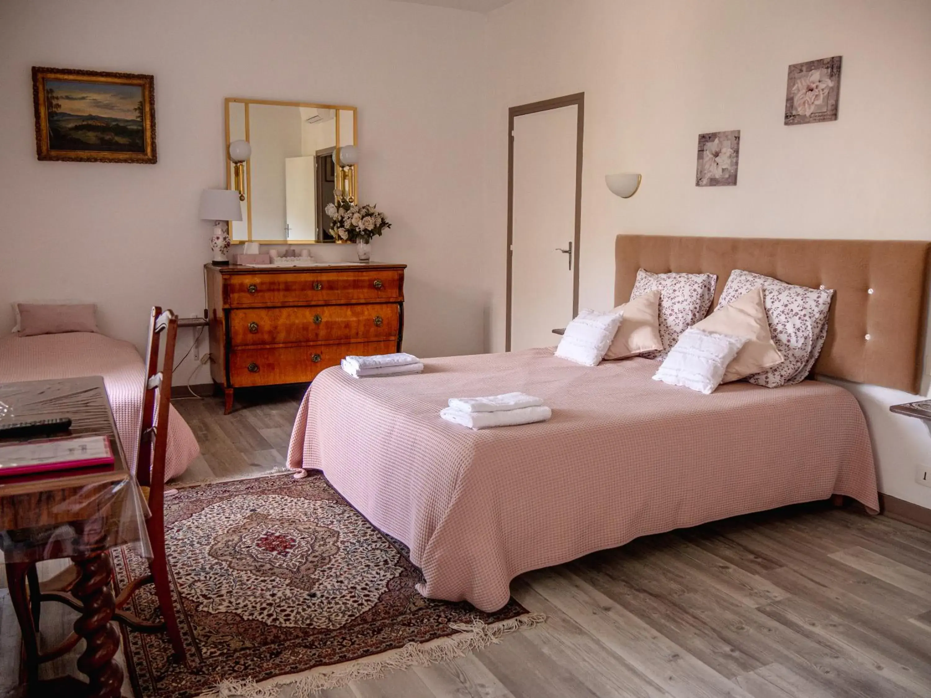 Family Suite in Domaine de Fontsauzine - gîtes et chambre d'hôtes Family Suite in Domaine de Fontsauzine - gîtes et chambre d'hôtes