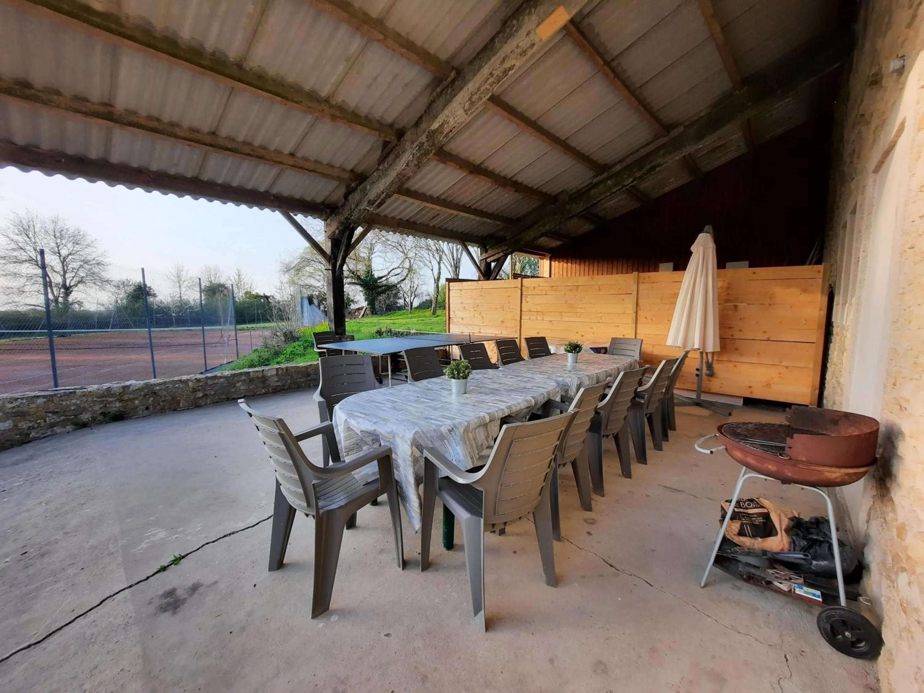 Patio in Domaine de Fontsauzine - gîtes et chambre d'hôtes