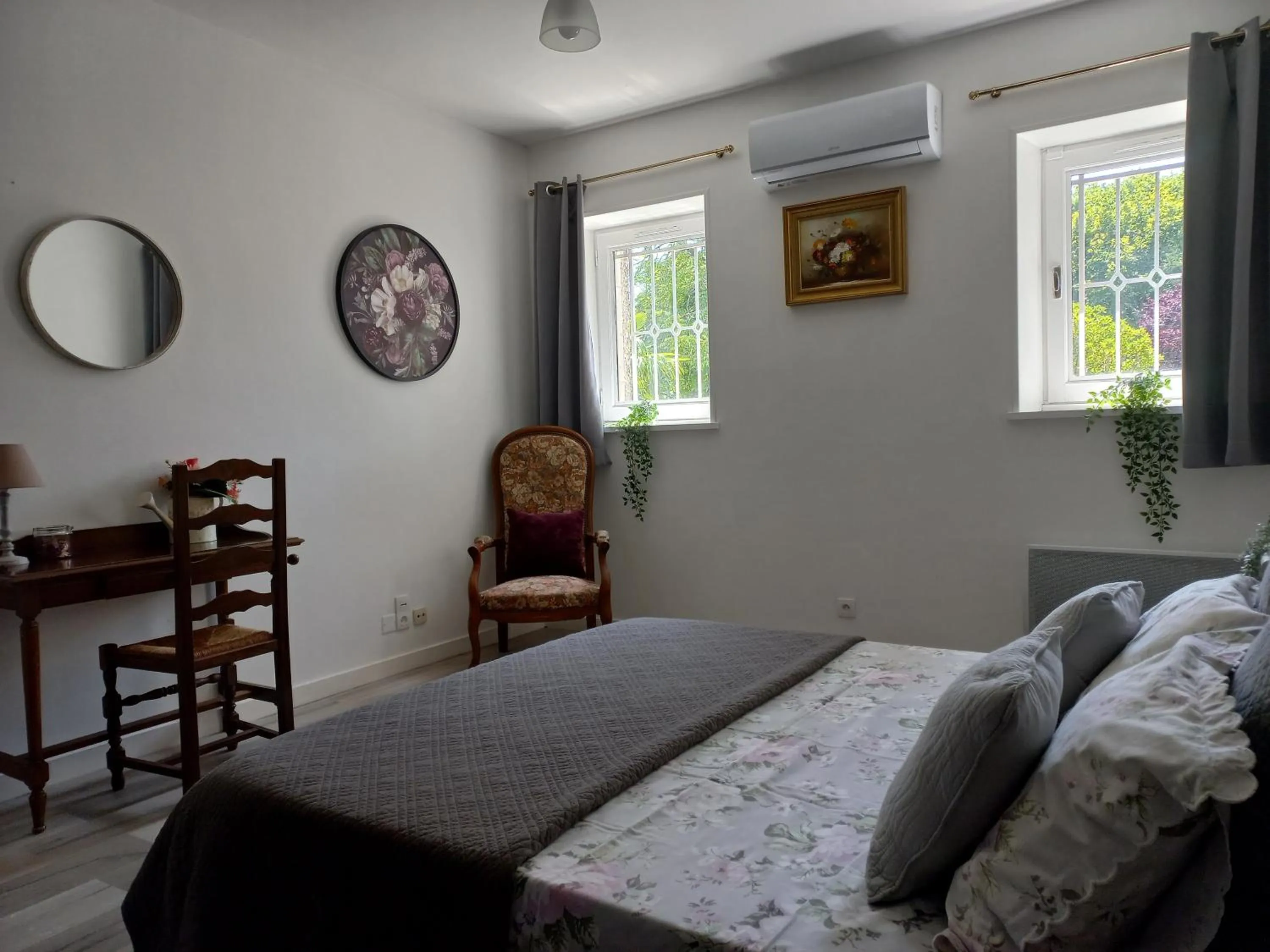 Bedroom in Domaine de Fontsauzine - gîtes et chambre d'hôtes