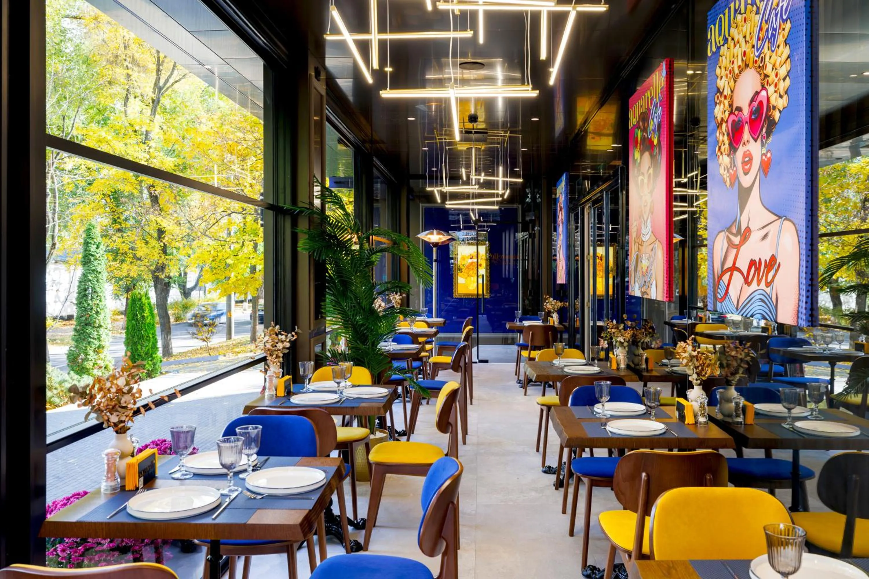 Restaurant/places to eat in Art Hotel