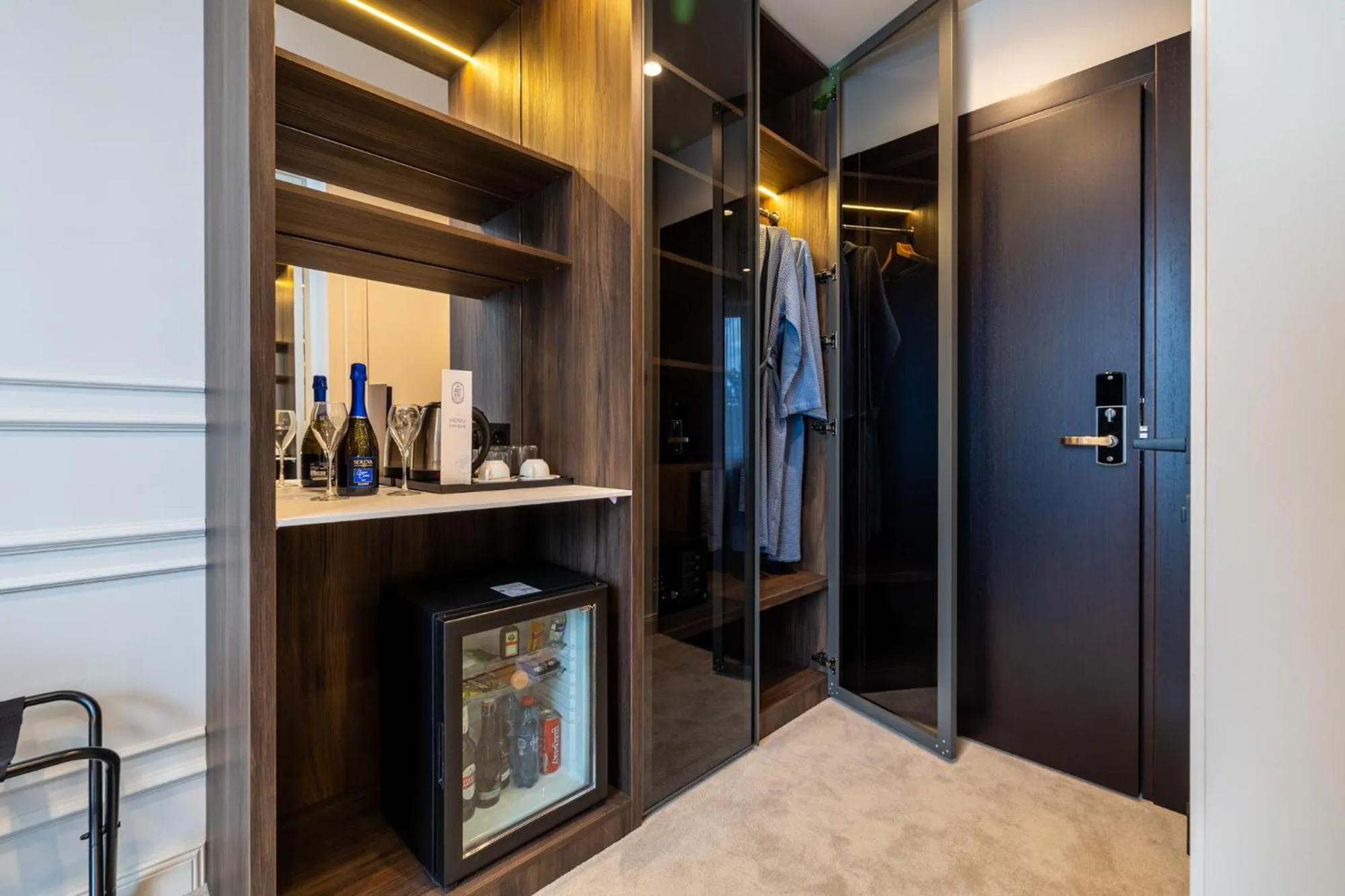 wardrobe in Art Hotel