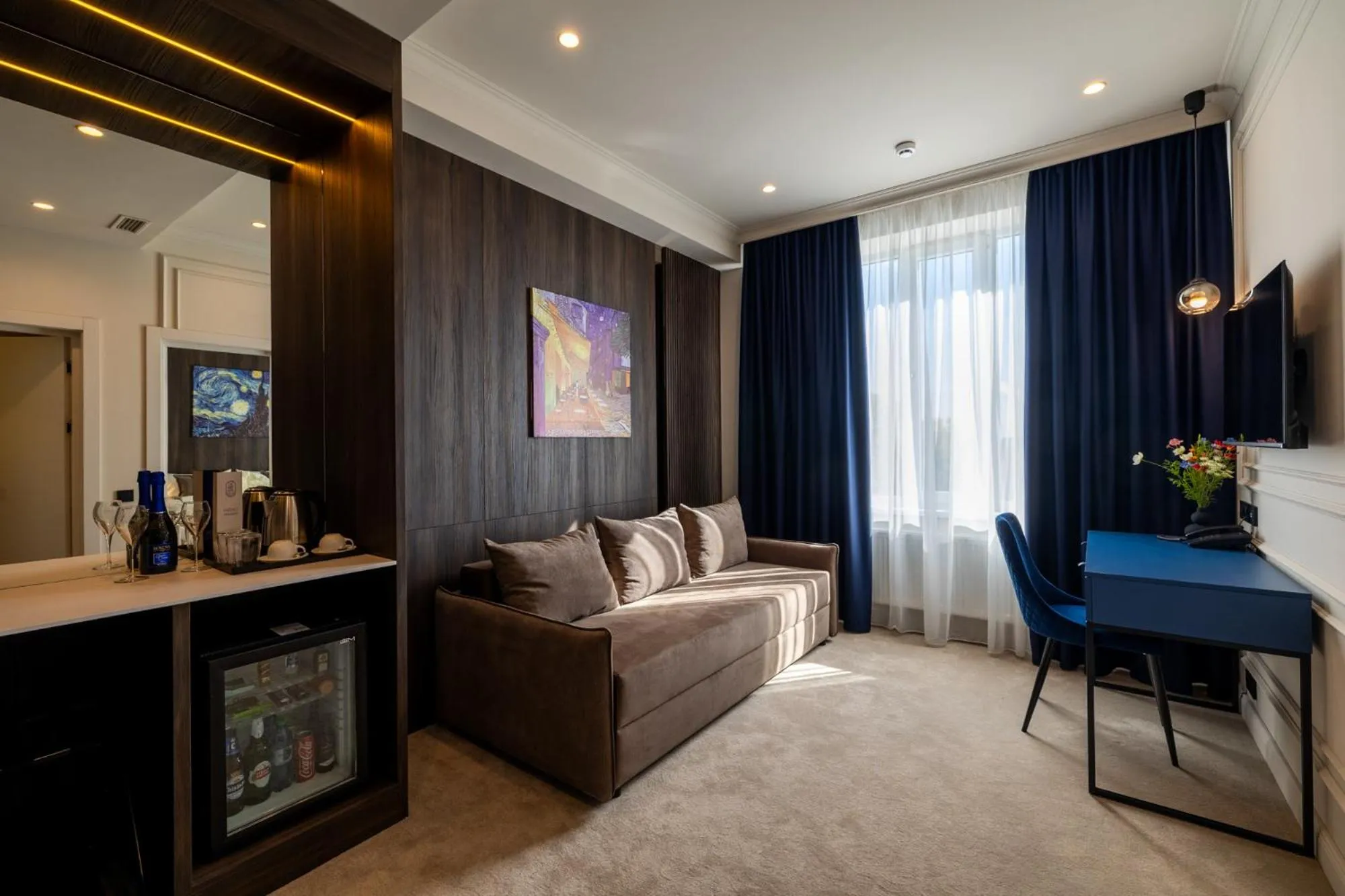 Photo of the whole room in Art Hotel