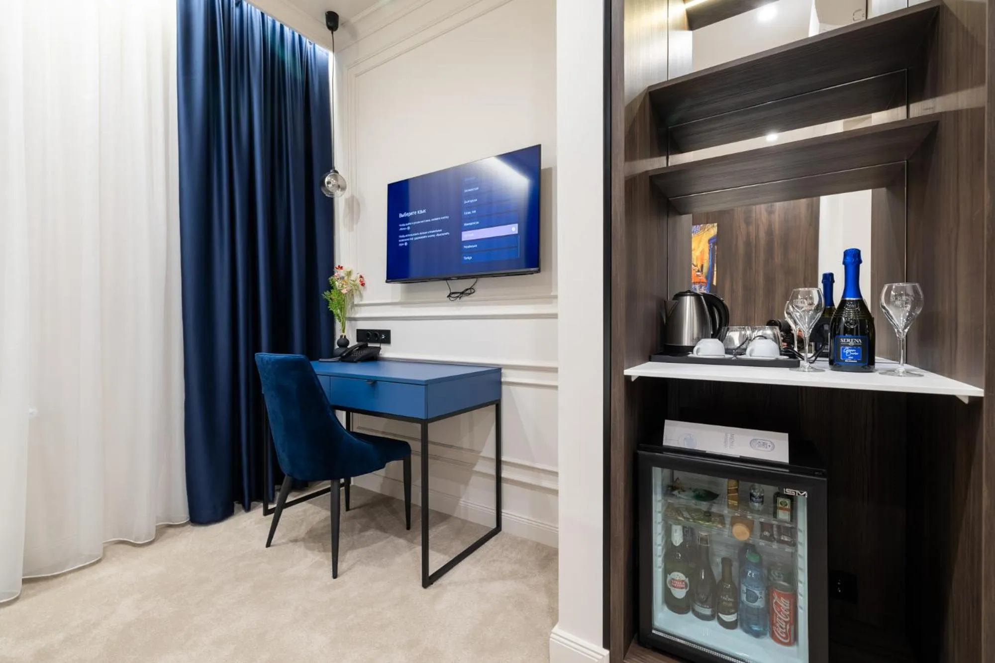 Photo of the whole room in Art Hotel