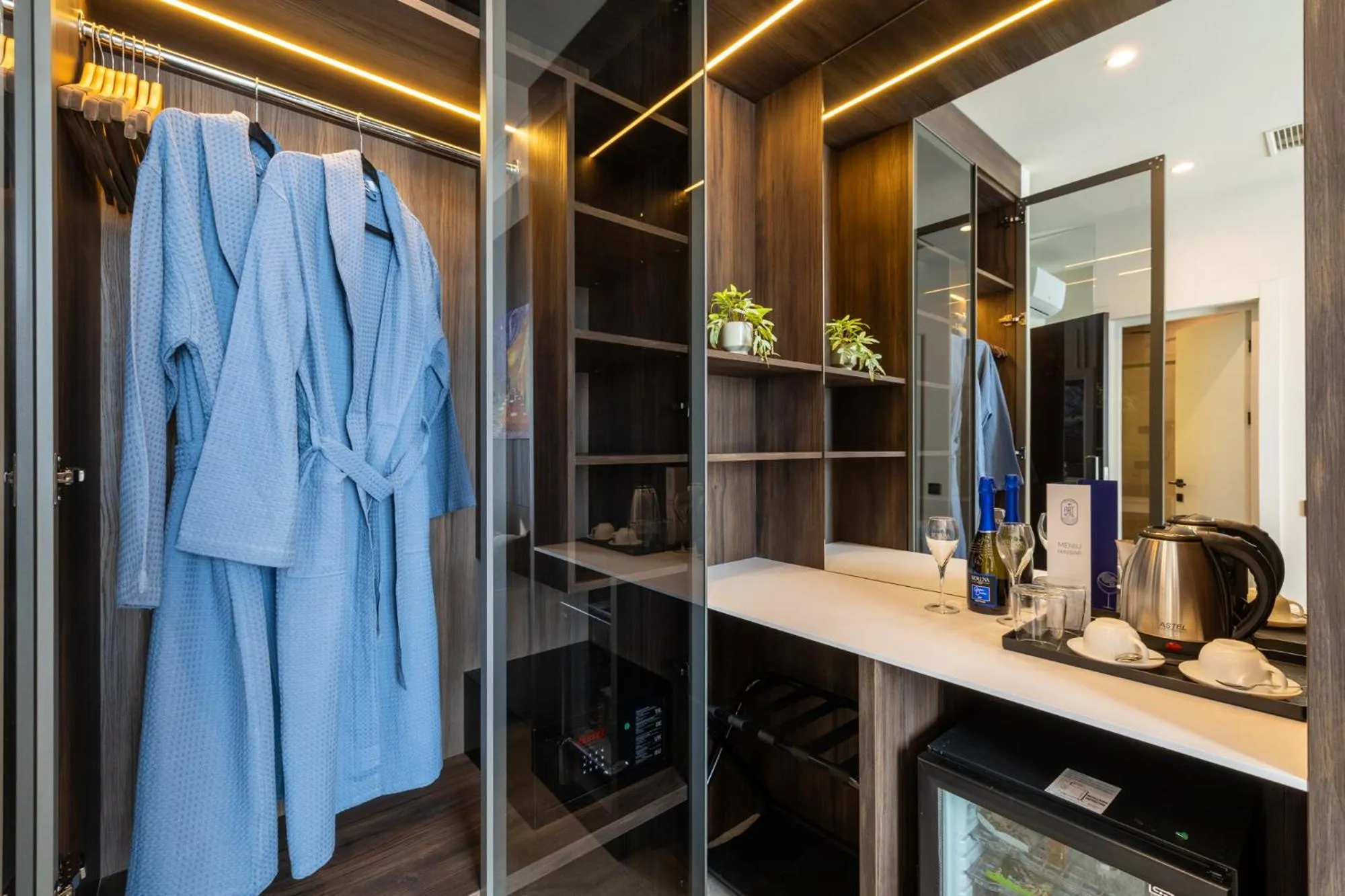 wardrobe in Art Hotel