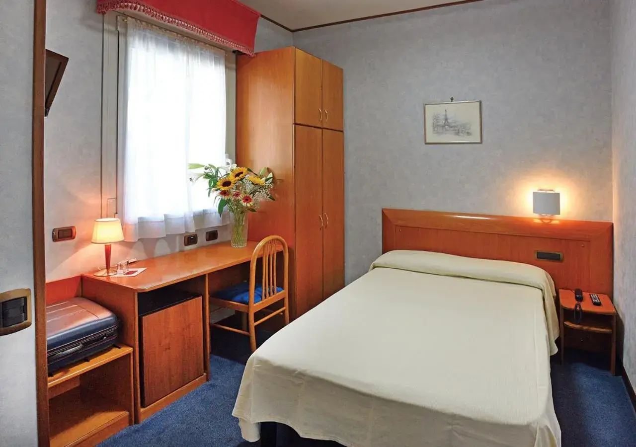 Bedroom, Bed in Hotel Autostrada