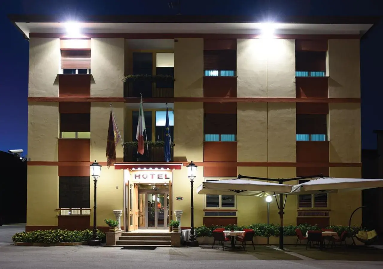 Property Building in Hotel Autostrada