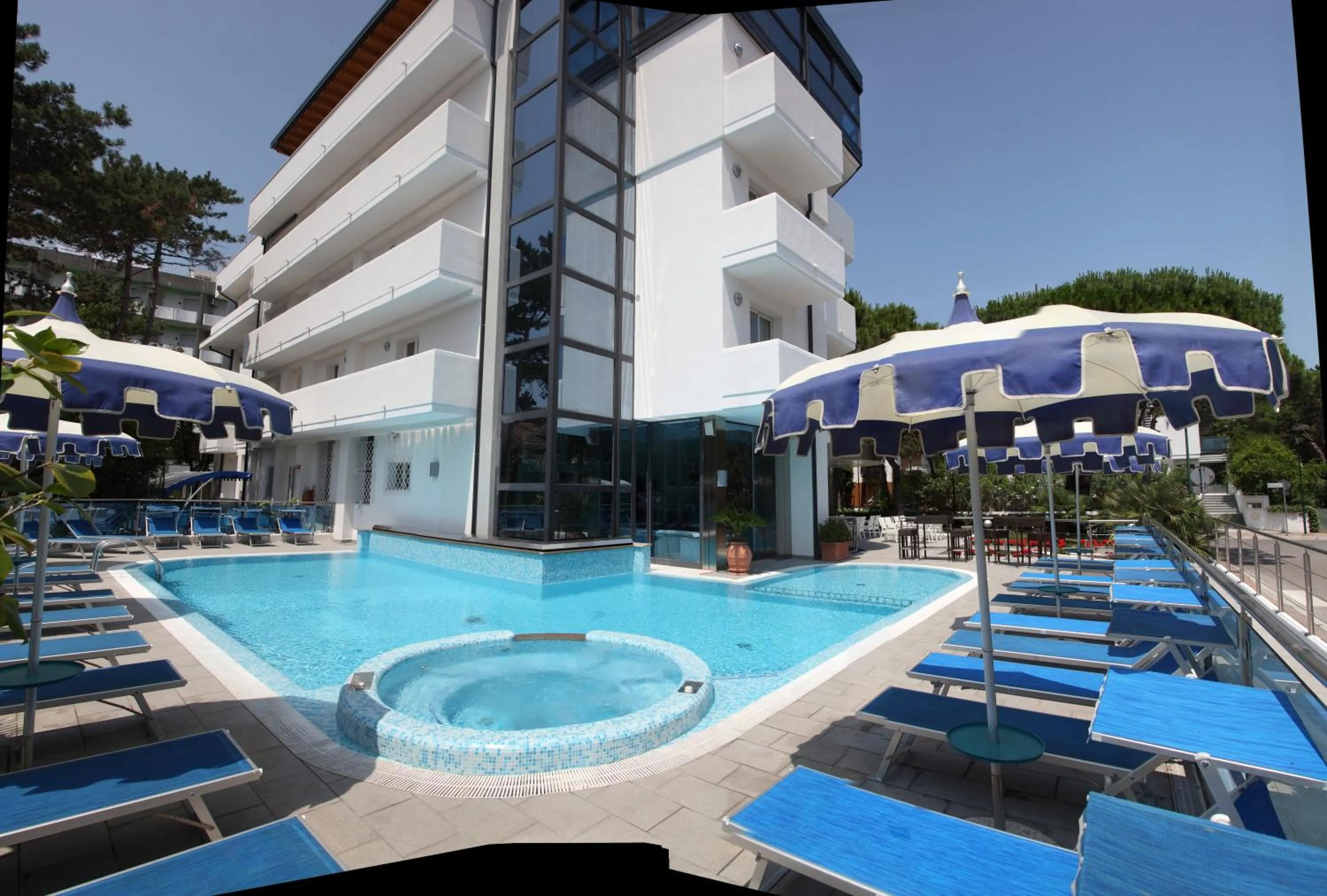 Facade/entrance in Hotel Bellevue