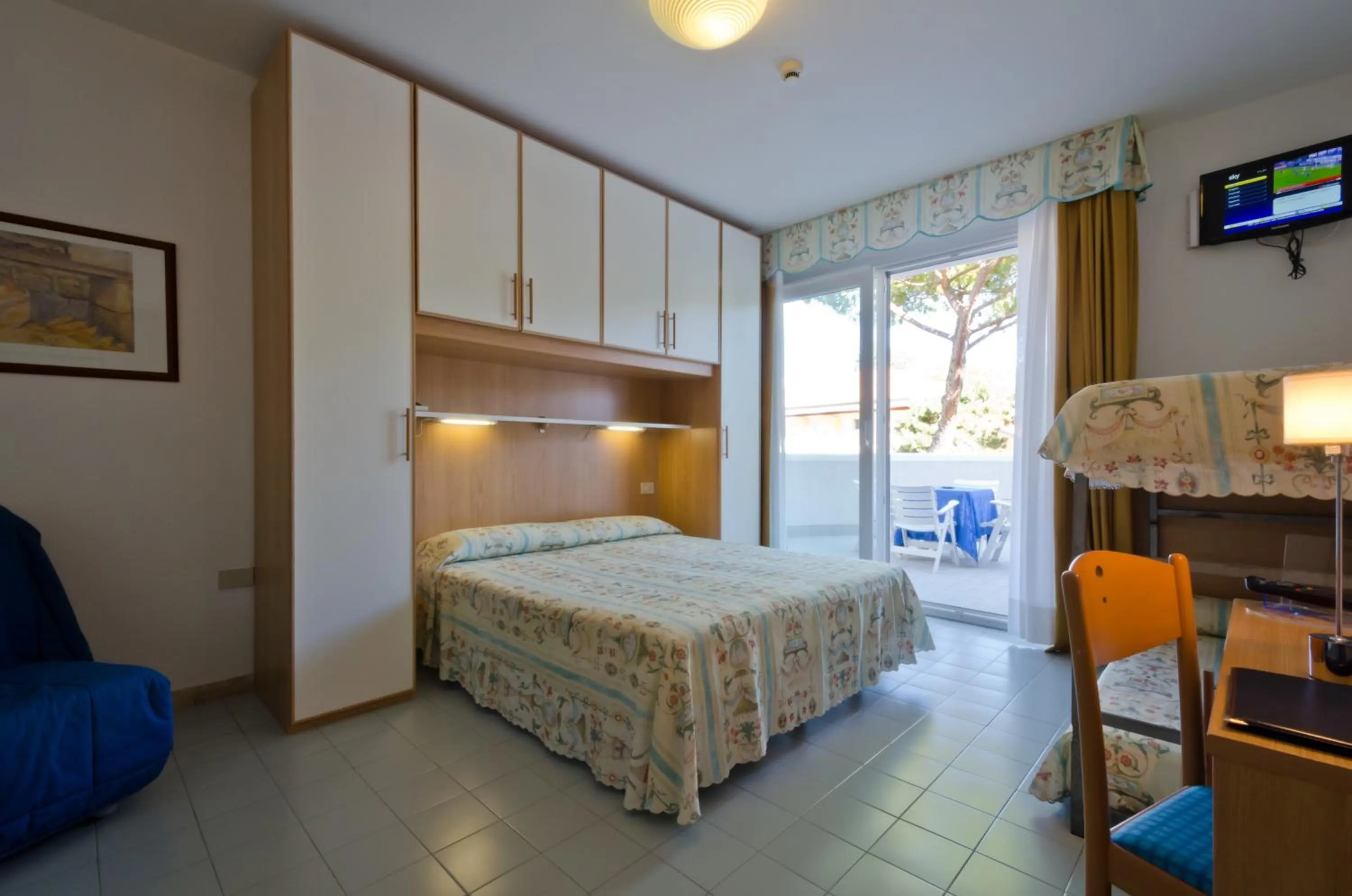 Photo of the whole room, Bed in Hotel Bellevue