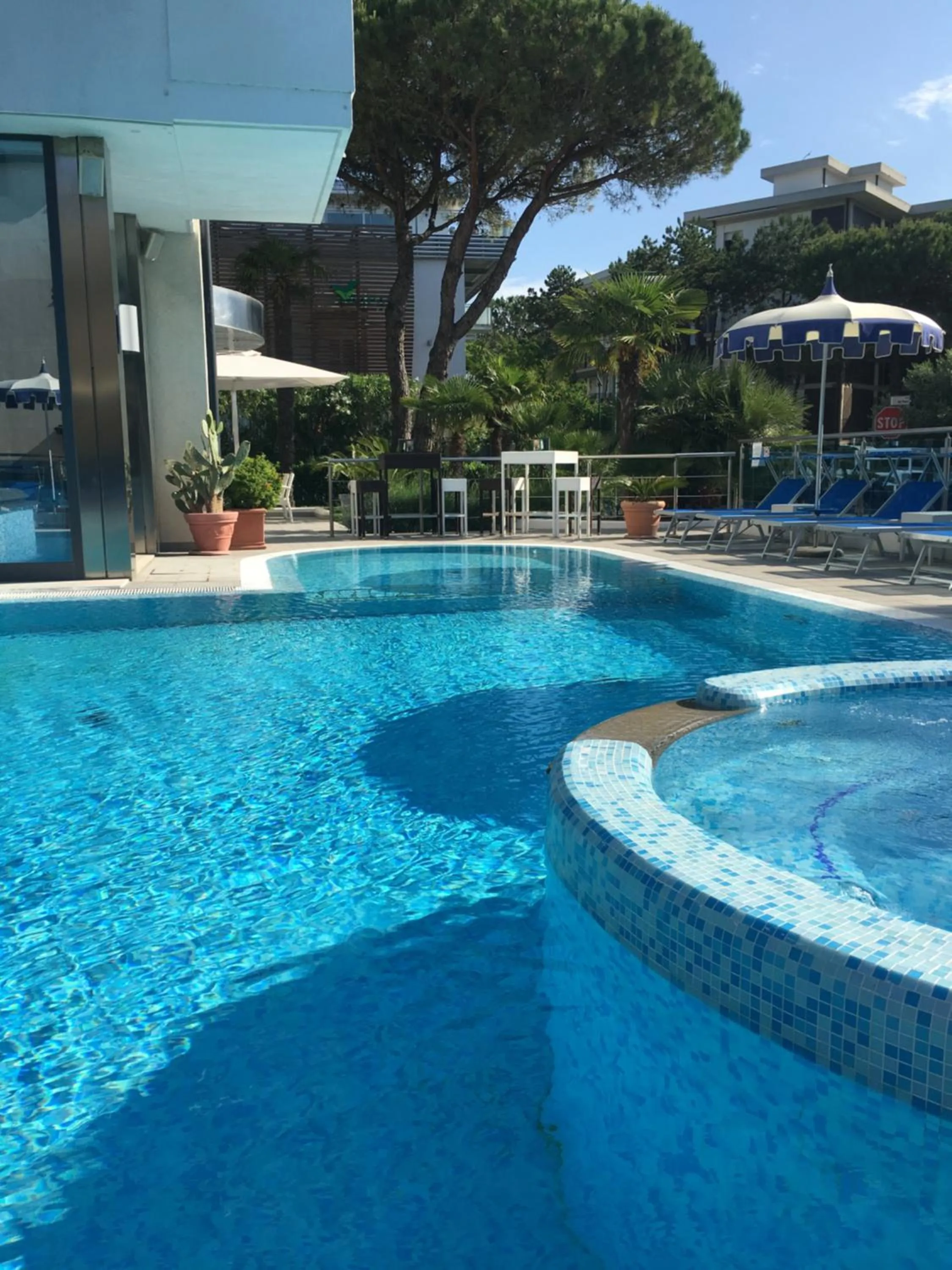 Swimming pool in Hotel Bellevue