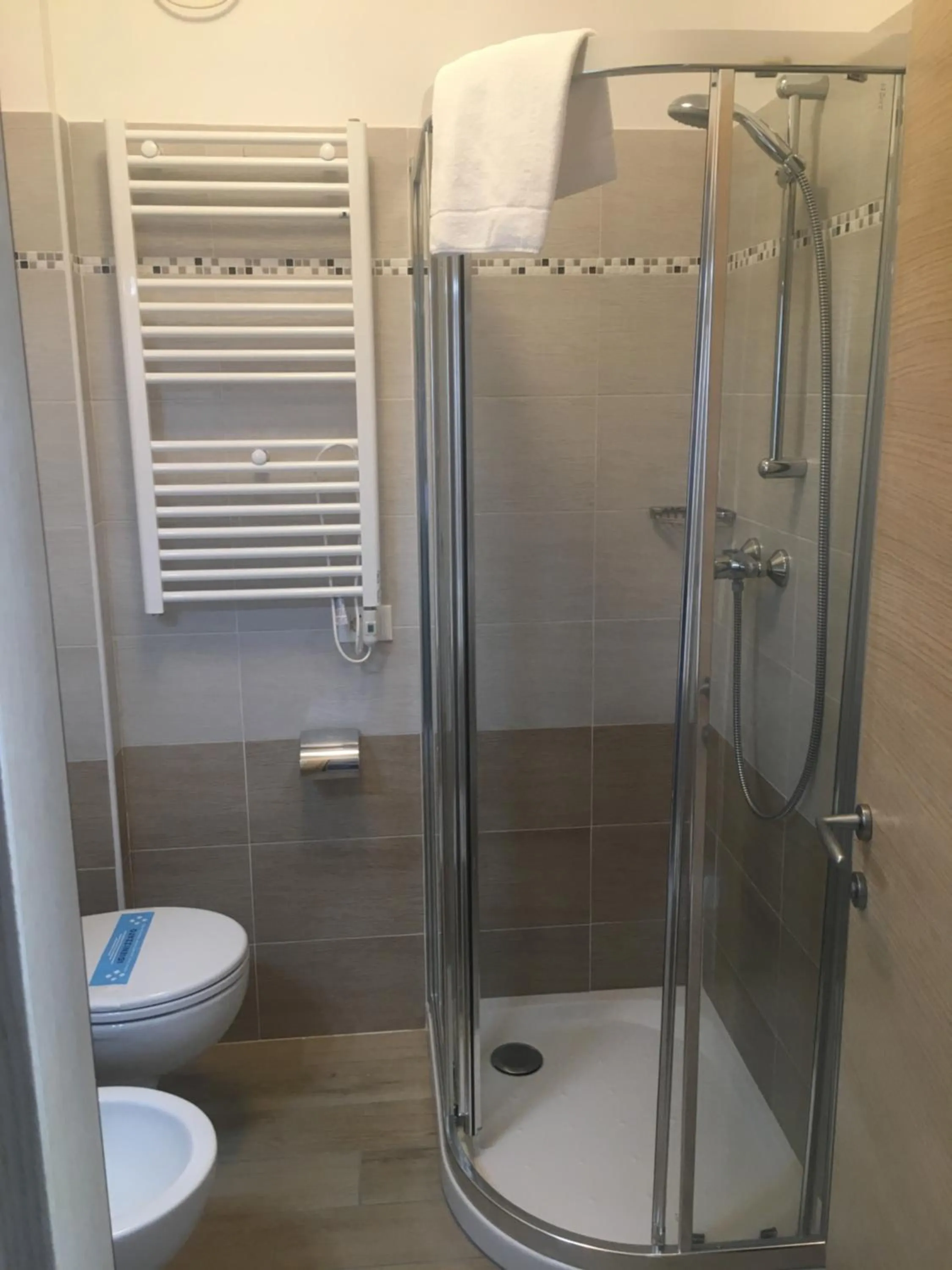 Shower in Hotel Bellevue