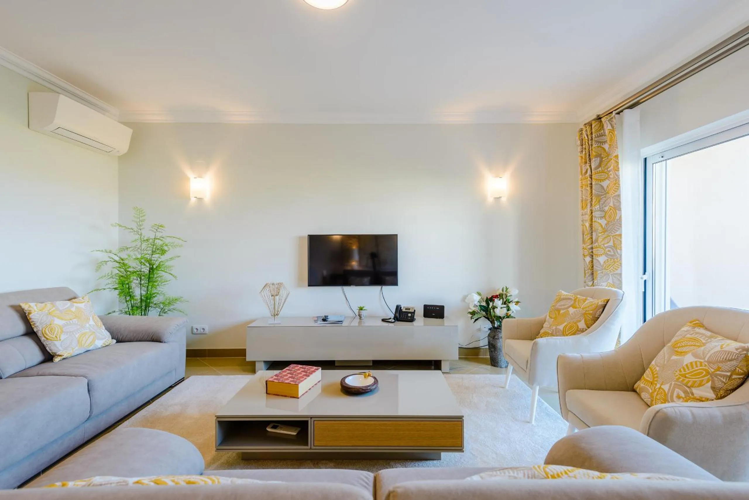 Communal lounge/ TV room in Boavista Golf and Spa Resort - Bayview