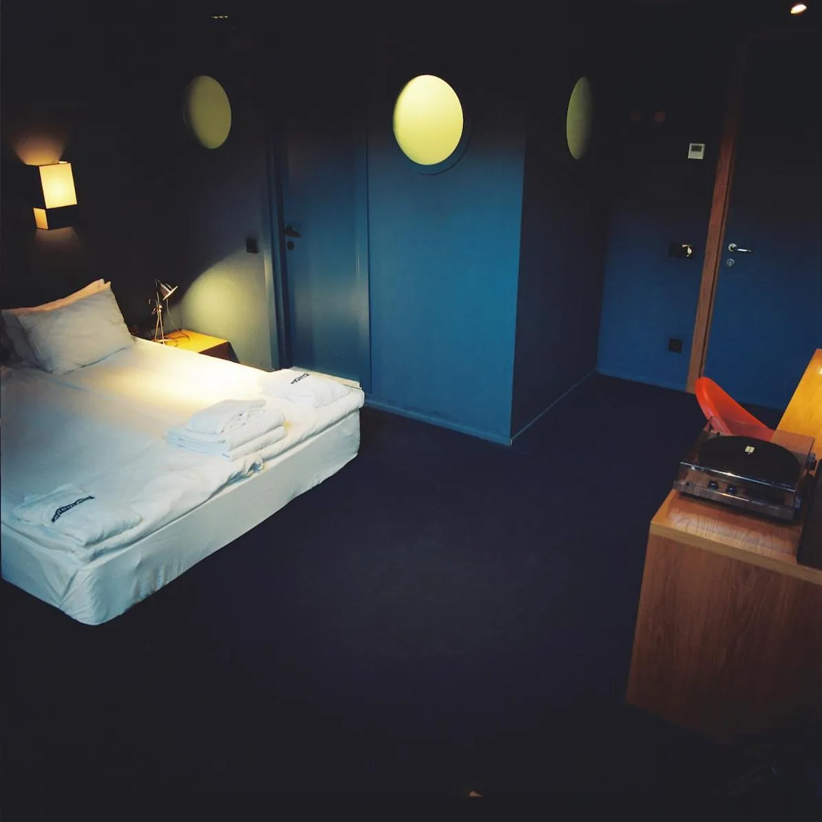 Bedroom, Bed in Blueberry Nights