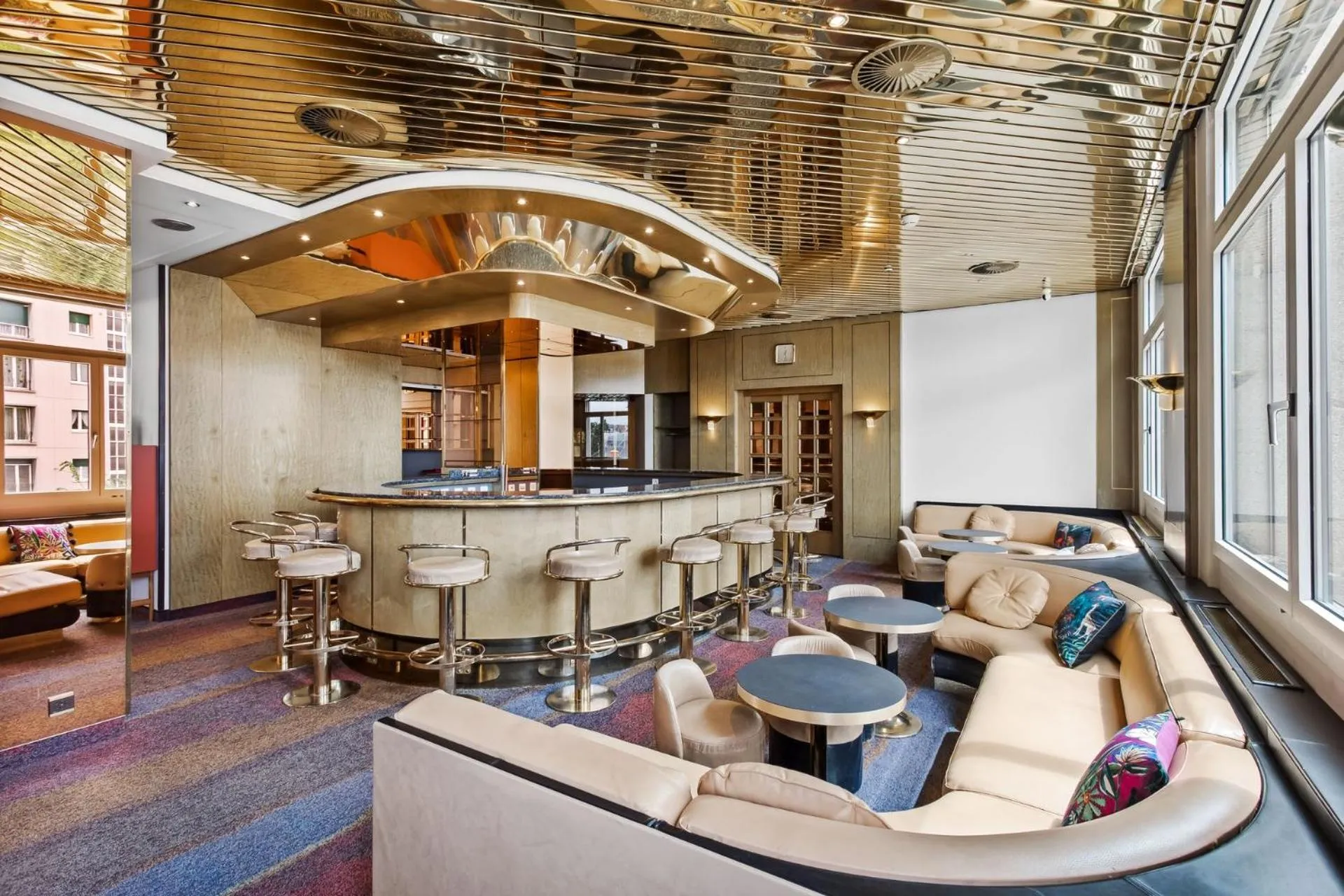 Lounge or bar in becozy Au Parc Retro Edition Self-Check-In Rooms & Studios Fribourg