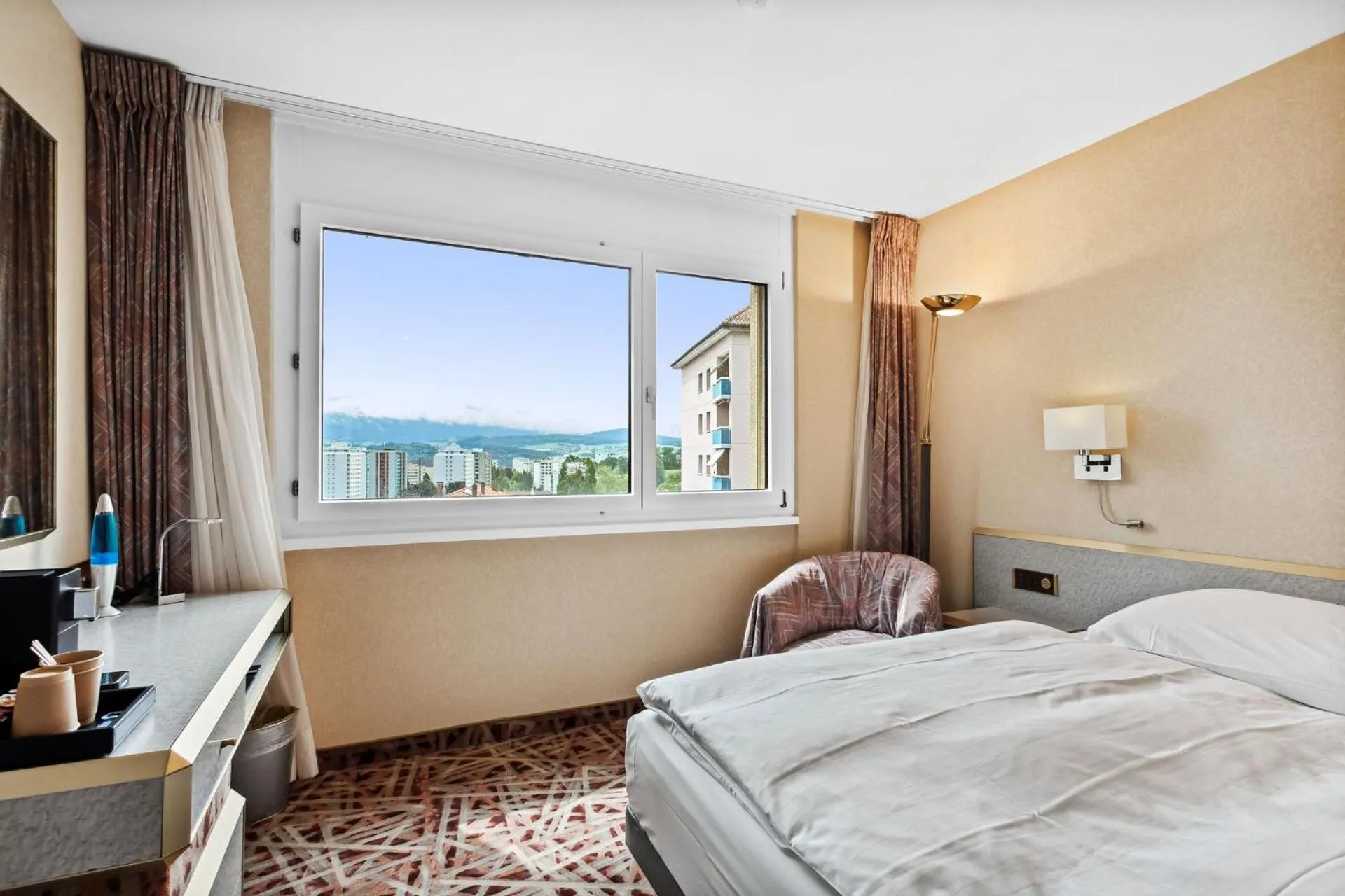 Photo of the whole room in becozy Au Parc Retro Edition Self-Check-In Rooms & Studios Fribourg