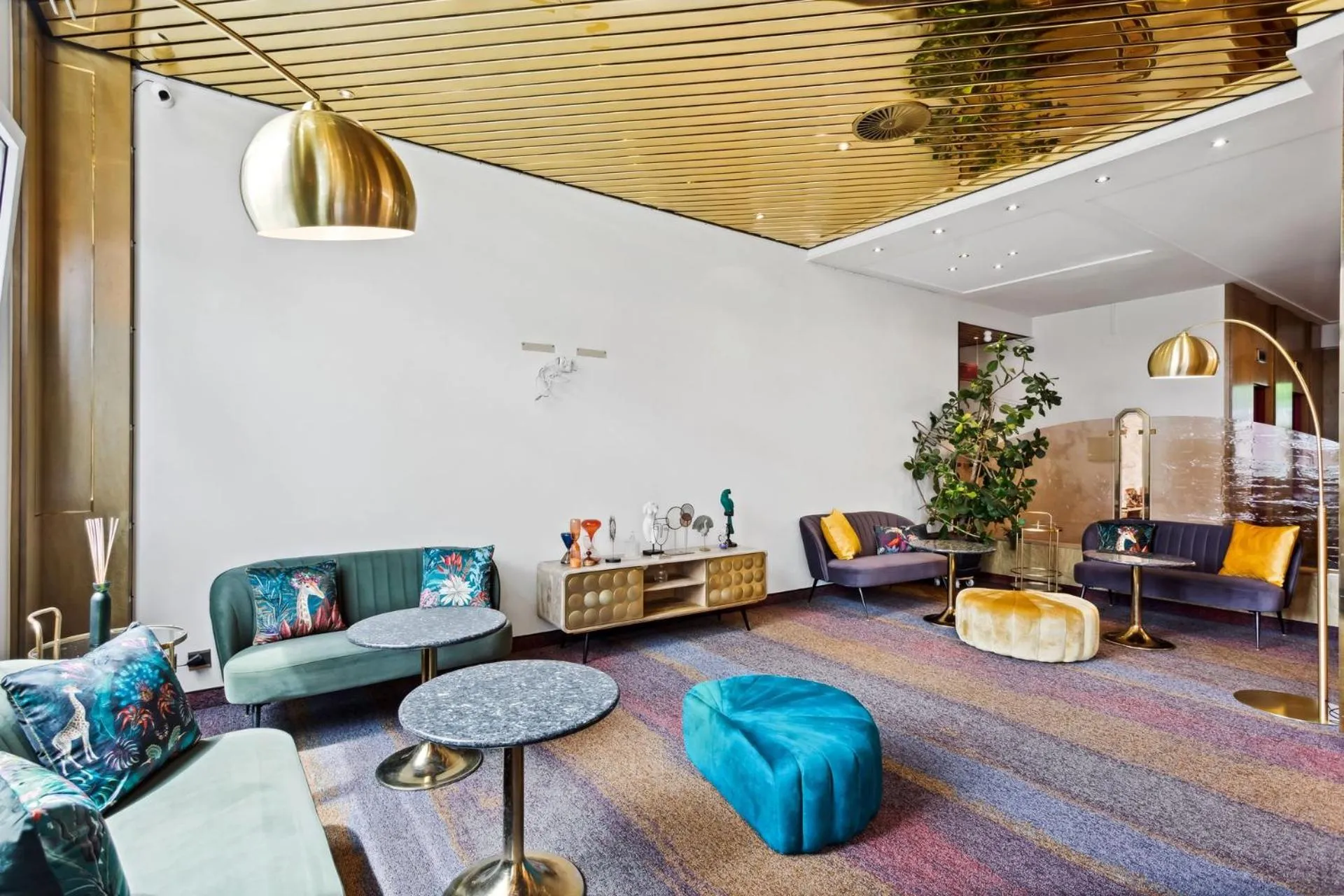 Lounge or bar in becozy Au Parc Retro Edition Self-Check-In Rooms & Studios Fribourg